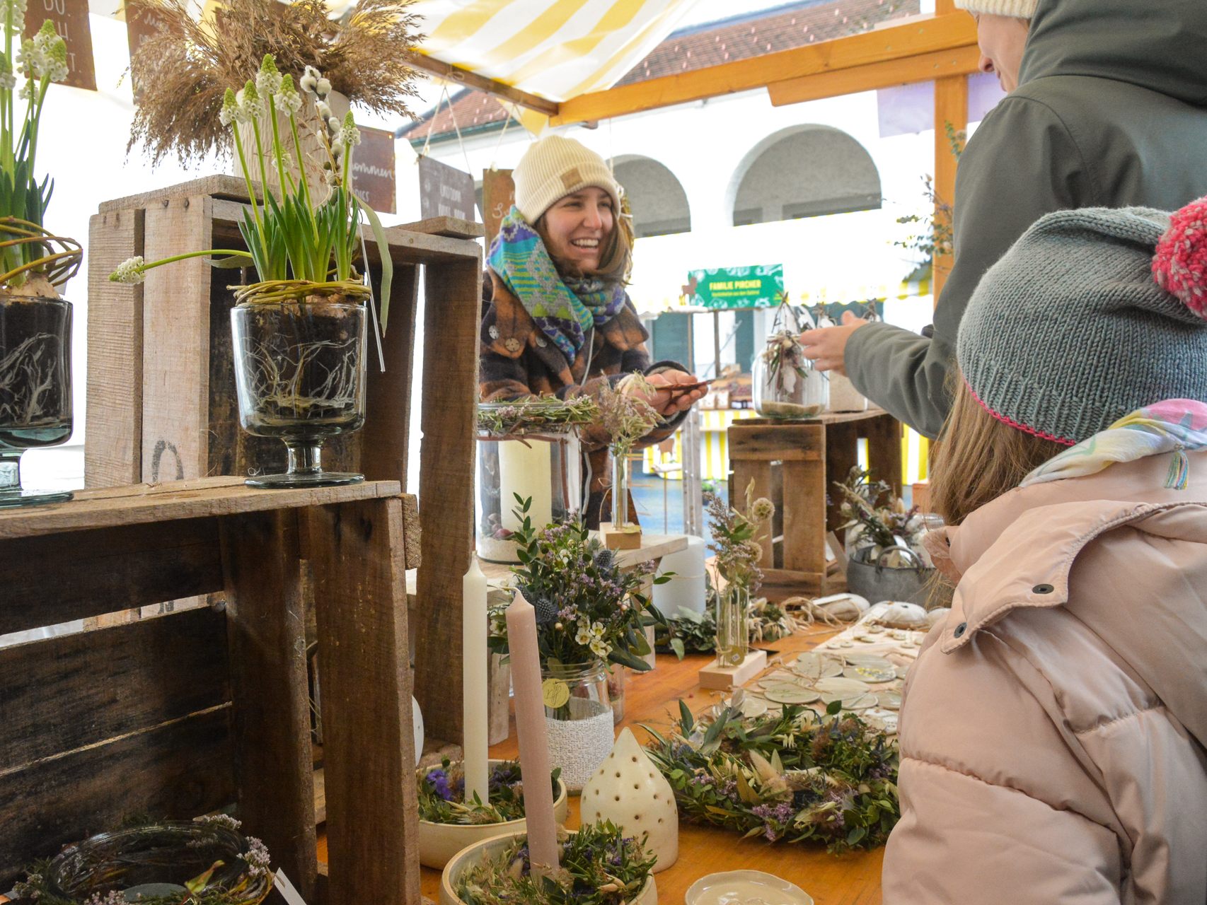 Am Samstagvormittag fand am Kirchplatz der beliebte Kreativmarkt statt und lockte zahlreiche Besucher ins Herzen der Gemeinde. Am Samstagvormittag fand am Kirchplatz der beliebte Kreativmarkt statt und lockte zahlreiche Besucher ins Herzen der Gemeinde.