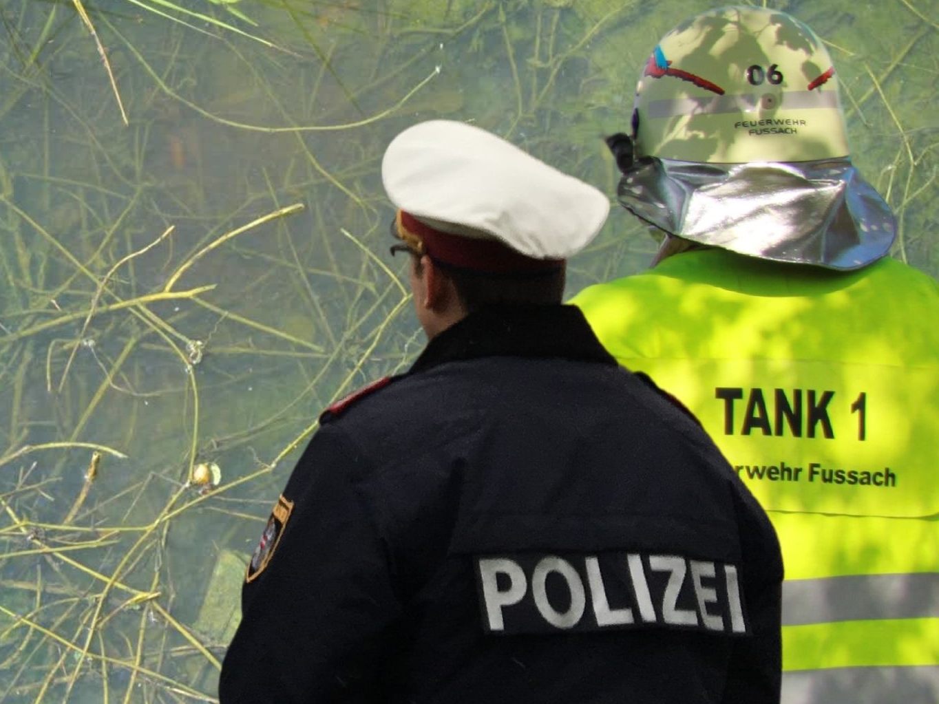 Durch Binden des Öls konnte ein größerer Umweltschaden verhindert werden. Durch Binden des Öls konnte ein größerer Umweltschaden verhindert werden.