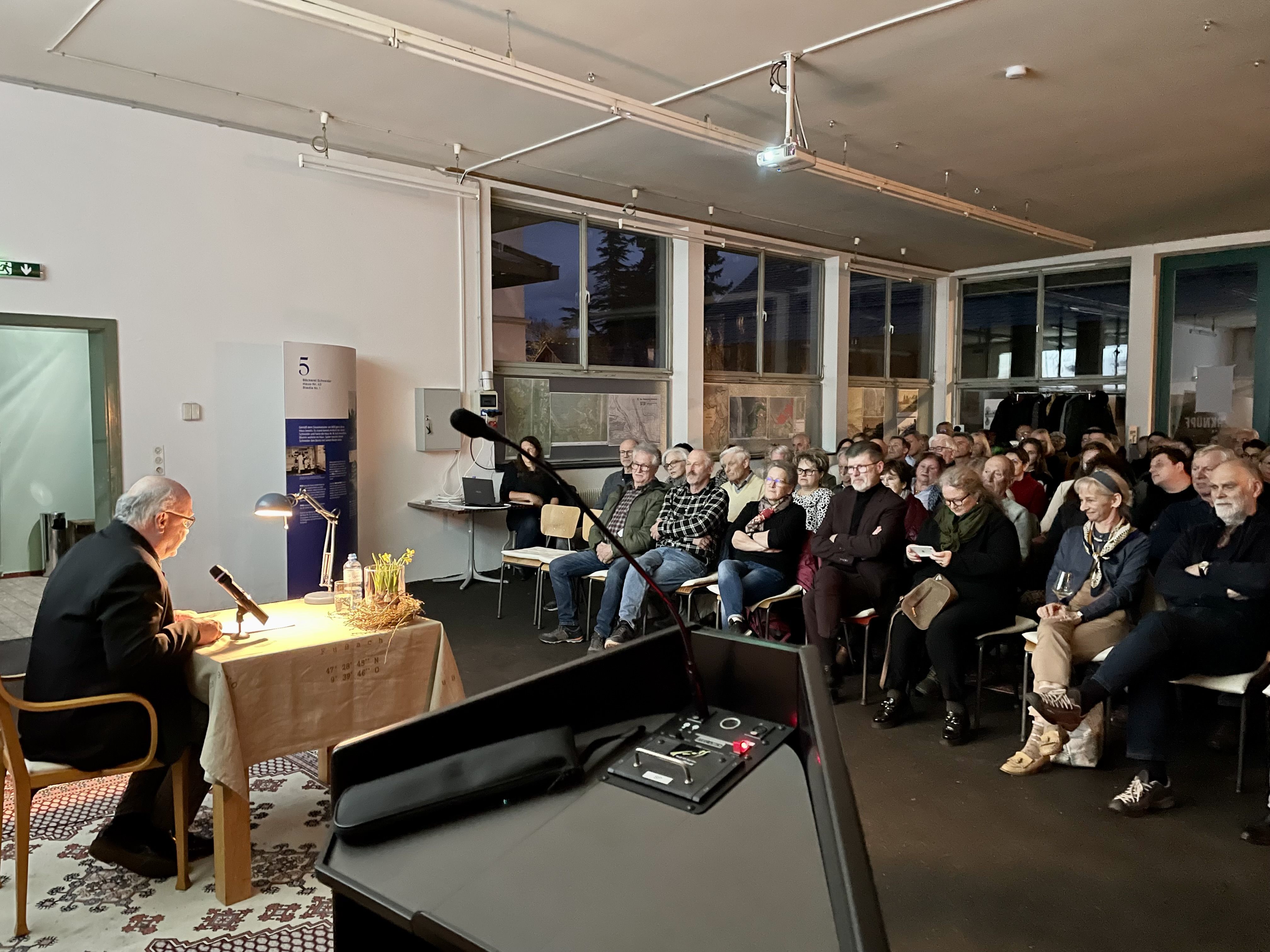 Thomas Kaltenbrunner las zur Geschichte des Rheins. Thomas Kaltenbrunner las zur Geschichte des Rheins.