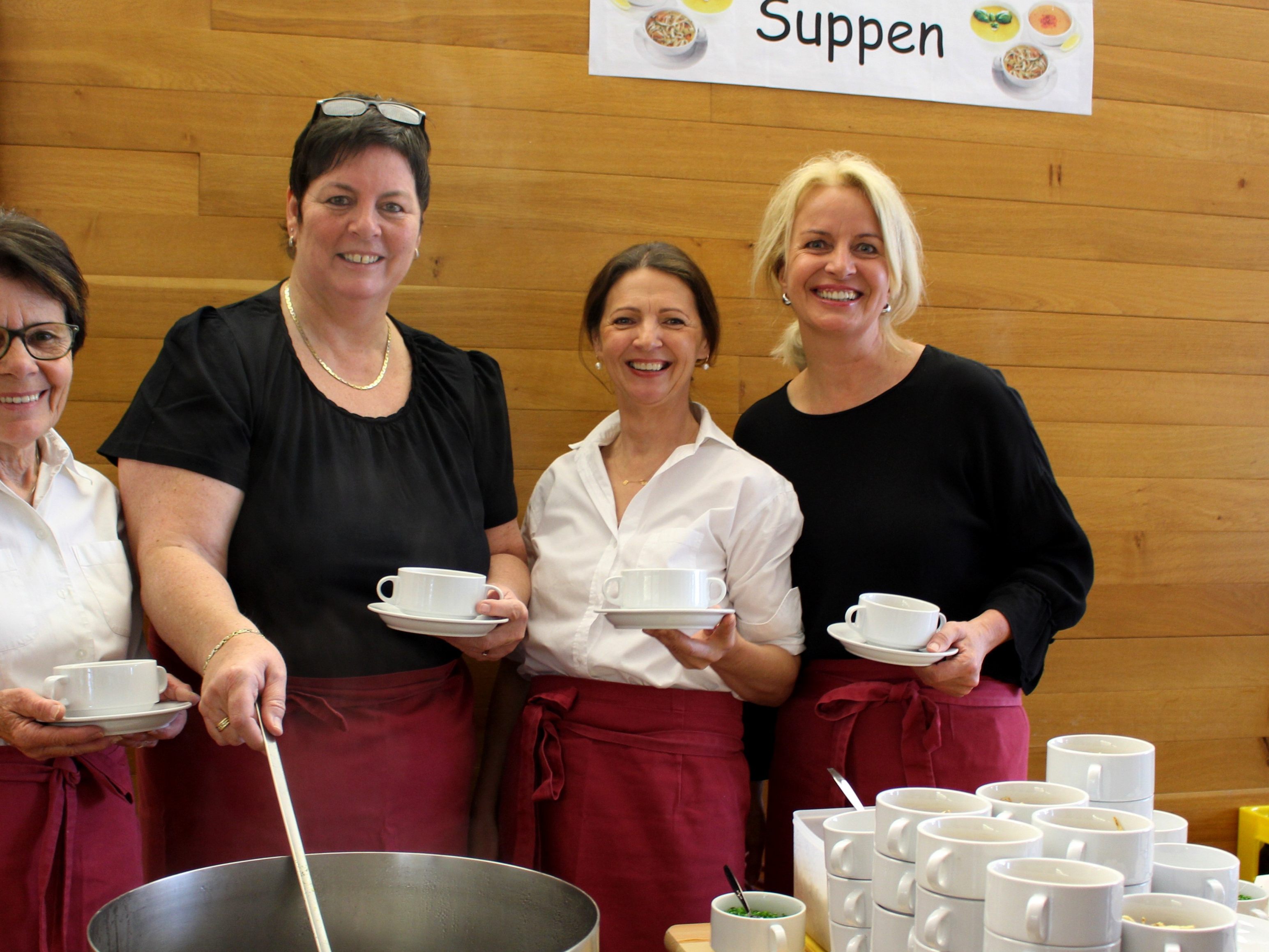 „Teilen macht stark“ heißt es beim traditionellen Suppentag des Missionskreises der Pfarre und der Arbeitsgemeinschaft Katholischer Soldaten am Palmsonntag von 10 bis 14 Uhr im Lochauer Pfarrheim. „Teilen macht stark“ heißt es beim traditionellen Suppentag des Missionskreises der Pfarre und der Arbeitsgemeinschaft Katholischer Soldaten am Palmsonntag von 10 bis 14 Uhr im Lochauer Pfarrheim.