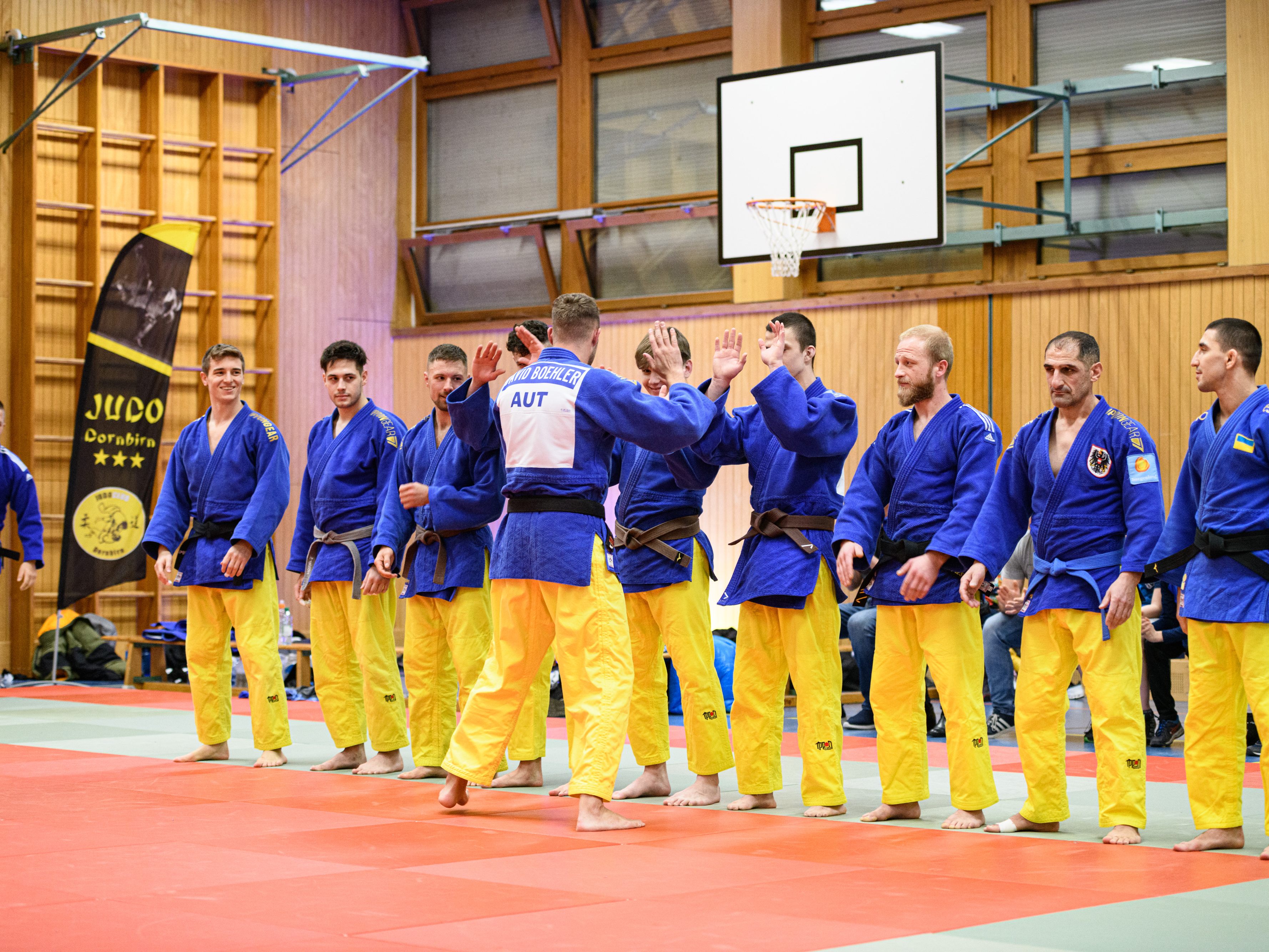 Tolle Stimmung, knappe Niederlage, so lautete das Resümee des ersten Bundesligakampfes für Dornbirns Judokas in der MS Bergmannstraße.