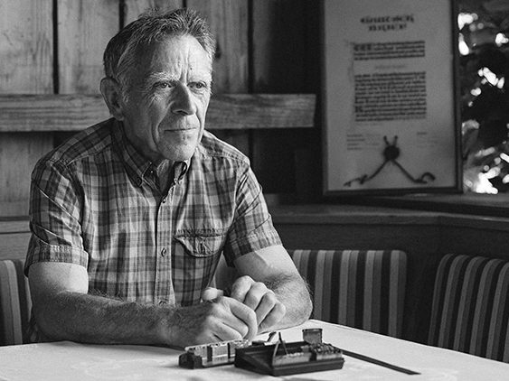 Ferdinand Hackspiel erzählt aus seinem reichen Berufsleben als Drucker. (Foto: Hanno Mackowitz) Ferdinand Hackspiel erzählt aus seinem reichen Berufsleben als Drucker. (Foto: Hanno Mackowitz)