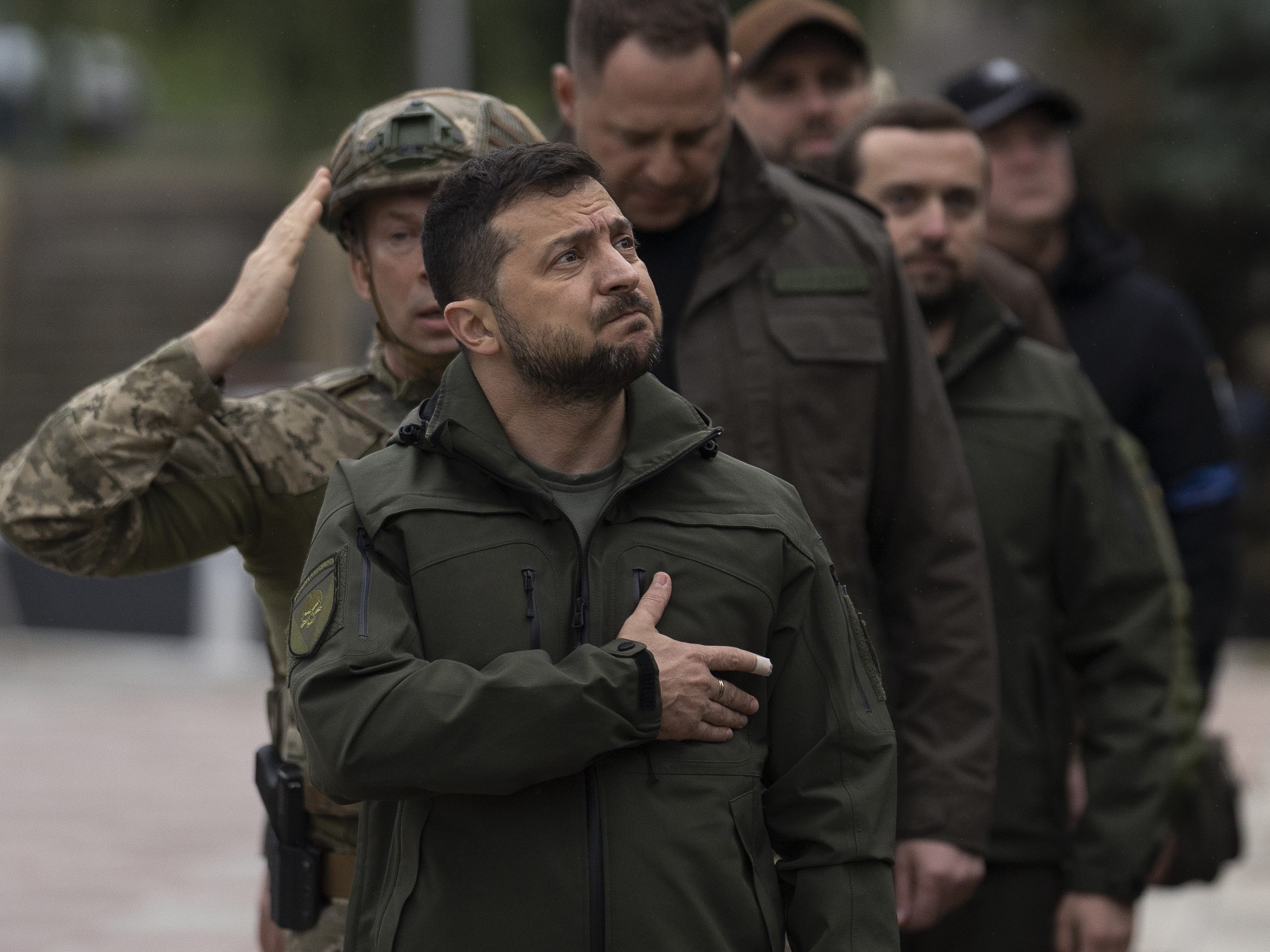 Wolodymyr Selenskyj besucht regelmäßig seine Truppen.