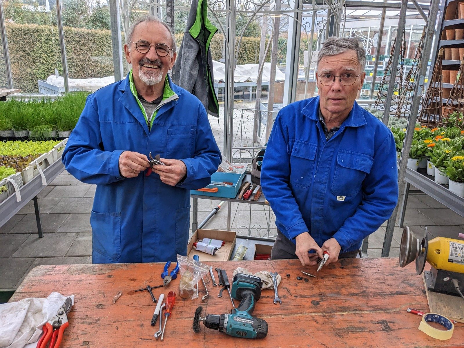 Josef Beiser und Elmar Speckle haben die Baumscheren wieder auf einen neuen Stand gebracht. Josef Beiser und Elmar Speckle haben die Baumscheren wieder auf einen neuen Stand gebracht.