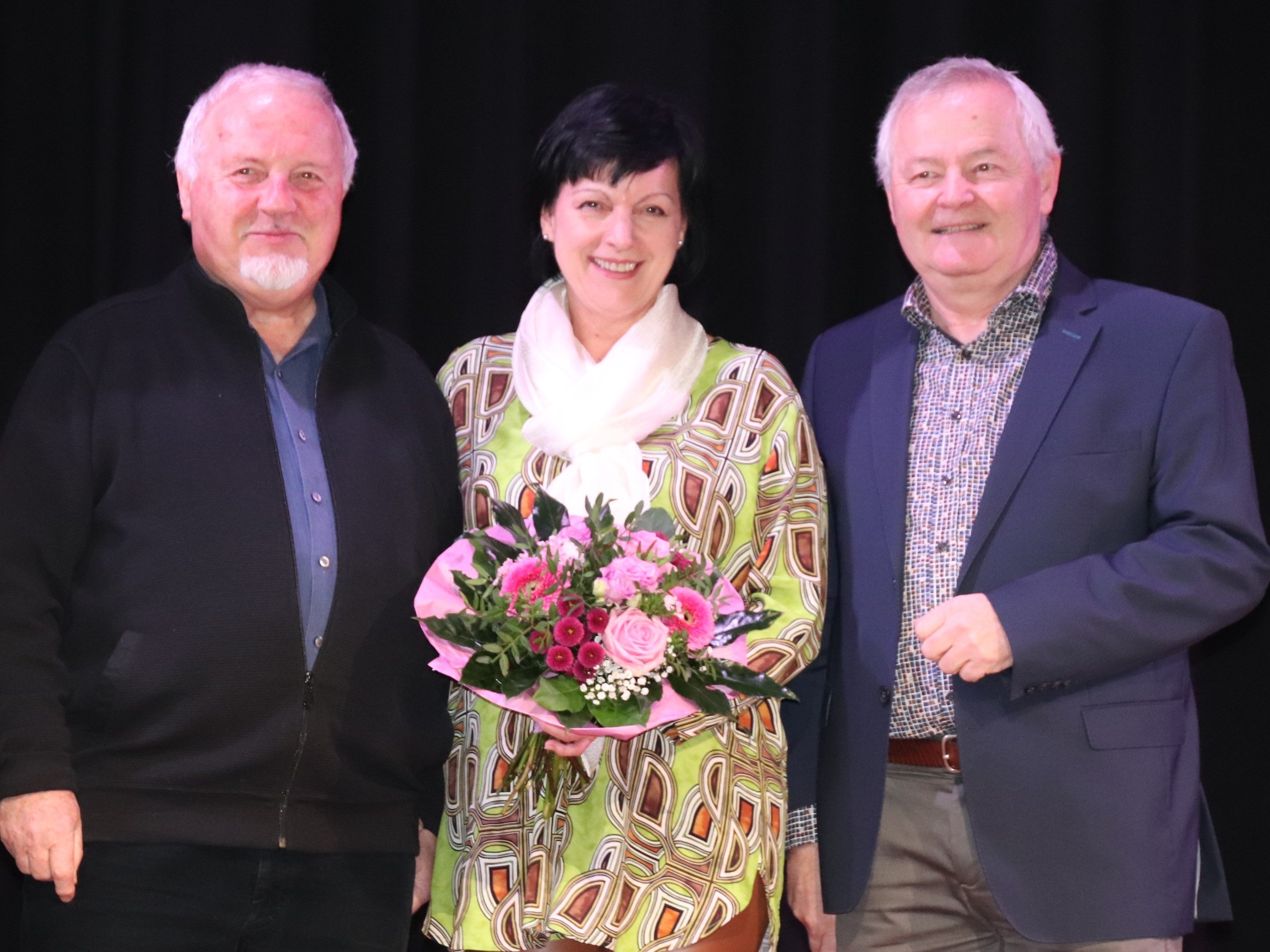 Manfred Madlener und Renate Angerer (Kennelbach) mit Obmann Kurt Weber. Manfred Madlener und Renate Angerer (Kennelbach) mit Obmann Kurt Weber.