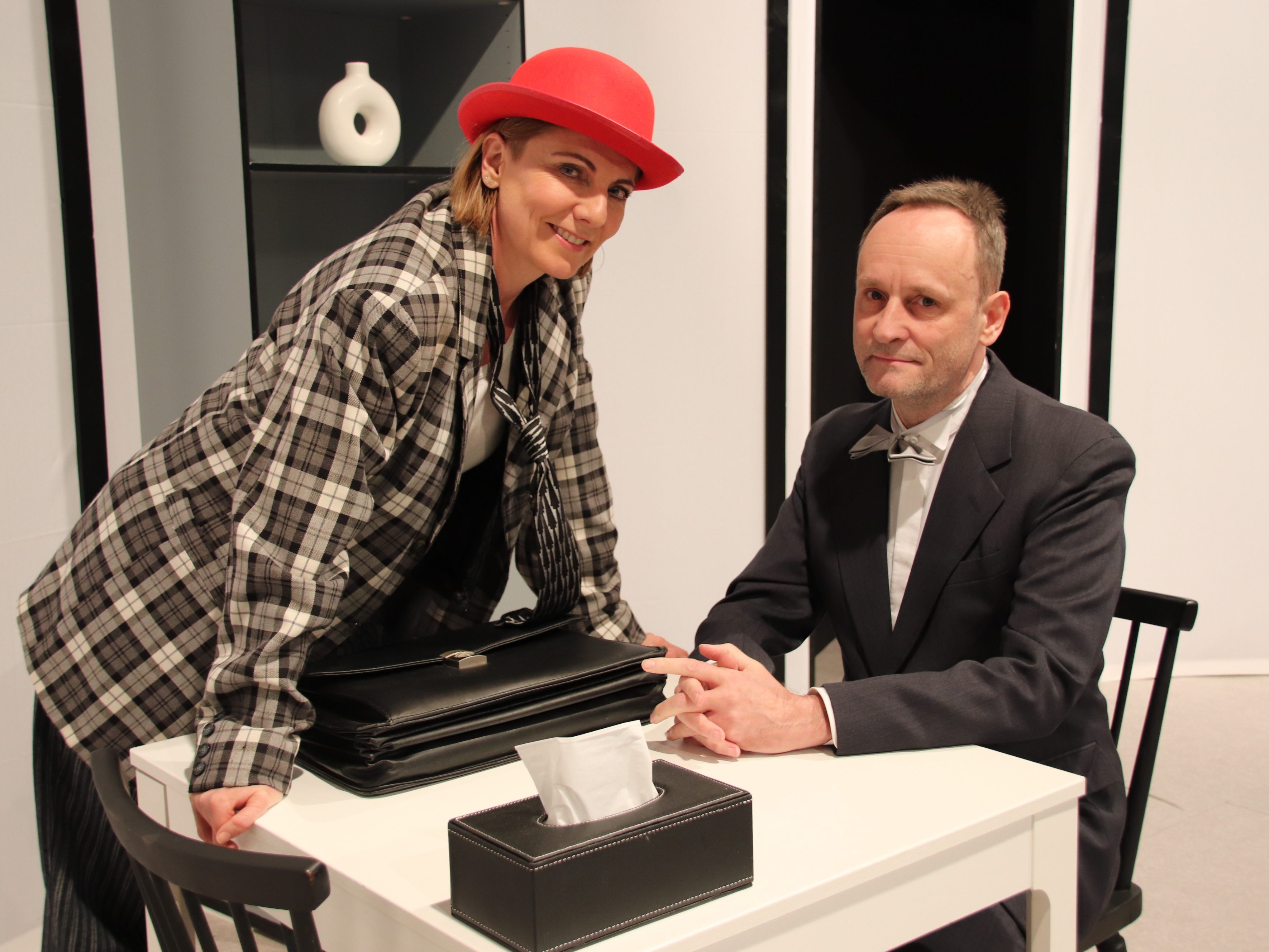 Bianca Fetz und Siegfried König stellen sich den witzigen Dialogen. Bianca Fetz und Siegfried König stellen sich den witzigen Dialogen.