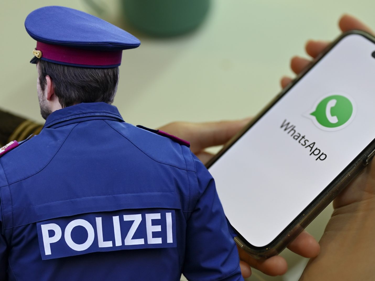 Schon wieder kam es zu einem WhatsApp-Betrug in Vorarlberg.