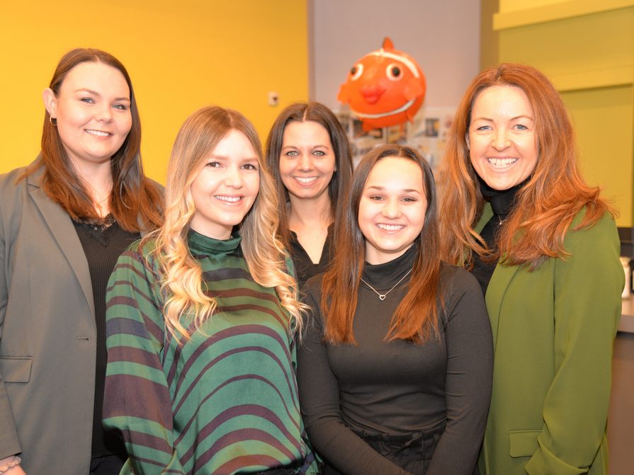 Das Team im Familienservice berät kompetent, individuell und vertraulich. Das Team im Familienservice berät kompetent, individuell und vertraulich.