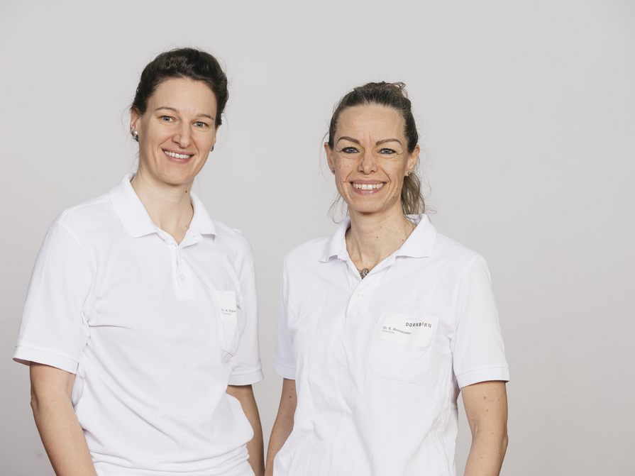 OÄ Dr. Evi Reinstadler (r.) übergibt die Leitung der Spezialambulanz an OÄ Dr. Katharina Edler OÄ Dr. Evi Reinstadler (r.) übergibt die Leitung der Spezialambulanz an OÄ Dr. Katharina Edler