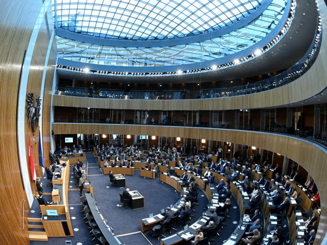 In der Nationalrats-Sitzung am Mittwoch wird unter anderem das Volksbegehren zum Rücktritt der Bundesregierung behandelt.