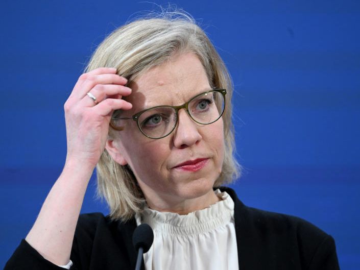 Eine Sachverhaltsdarstellung wird gegen Gewessler wegen der S34 eingebracht. Eine Sachverhaltsdarstellung wird gegen Gewessler wegen der S34 eingebracht.