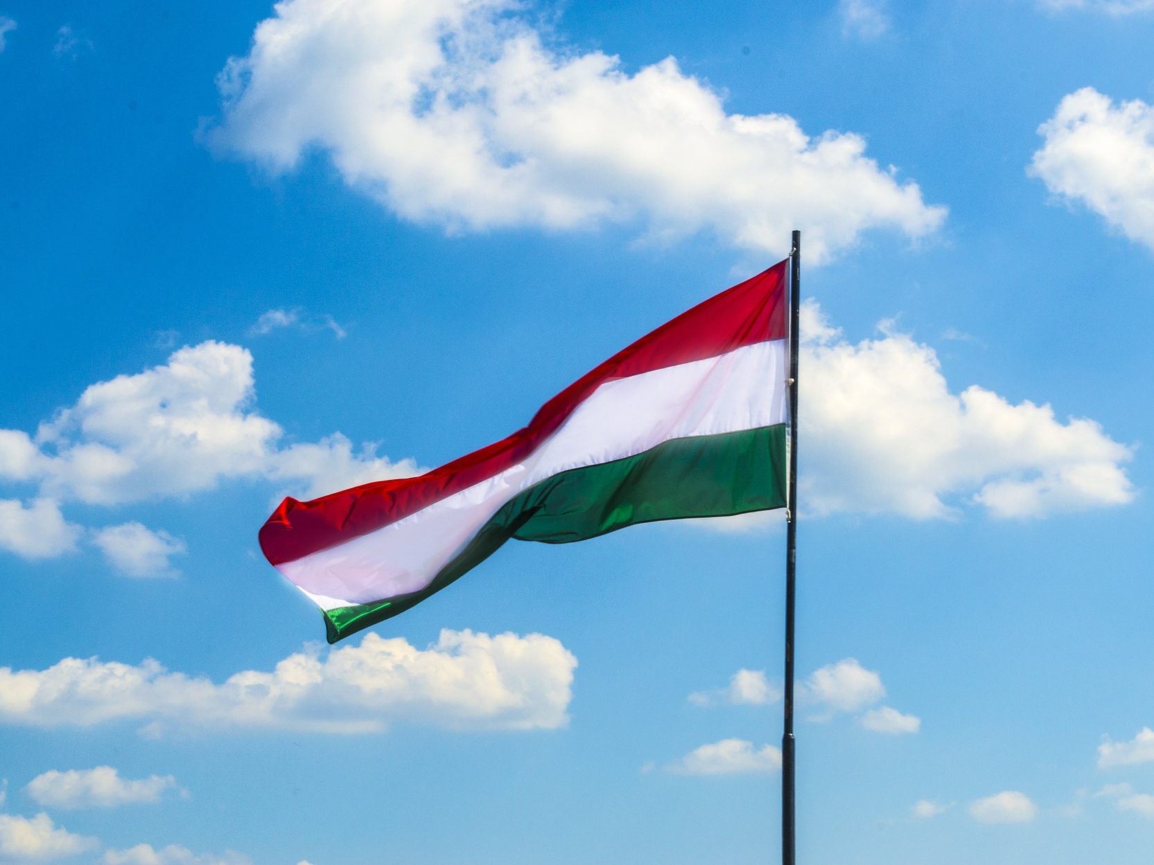 Der Bürgermeister der ungarischen Grenzstadt Sorpon, Ciprián Farkas wandt sich in einem offenen Brief an den ungarischen Außenminister. Der Bürgermeister der ungarischen Grenzstadt Sorpon, Ciprián Farkas wandt sich in einem offenen Brief an den ungarischen Außenminister.