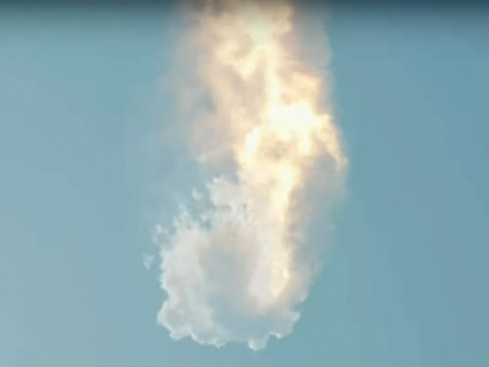 Die Starship-Riesenrakete explodierte bei ihrem erstem Testflug. Die Starship-Riesenrakete explodierte bei ihrem erstem Testflug.