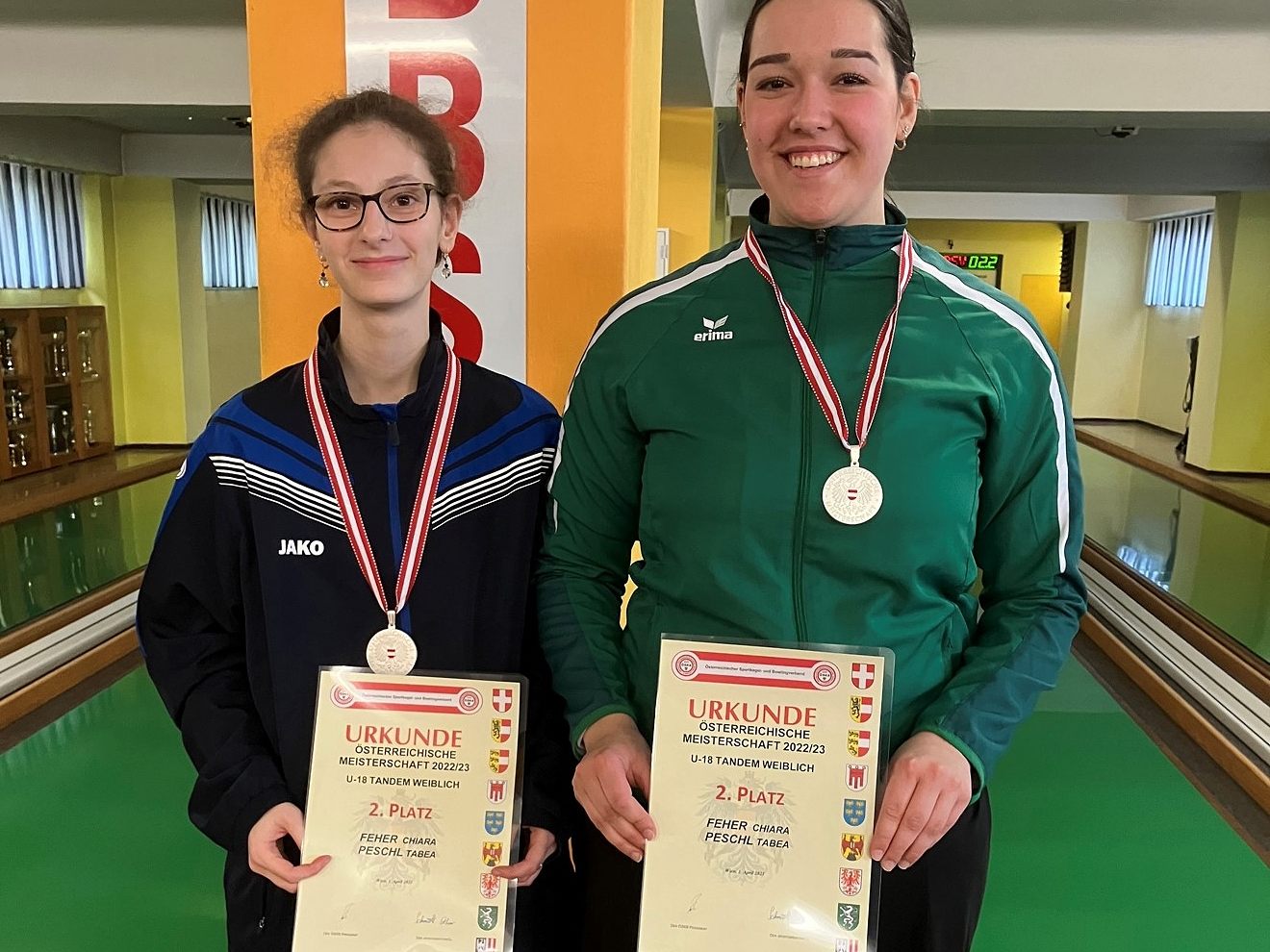 Tabea Peschl und Chiara Feher freuten sich über die Silbermedaille. Tabea Peschl und Chiara Feher freuten sich über die Silbermedaille.
