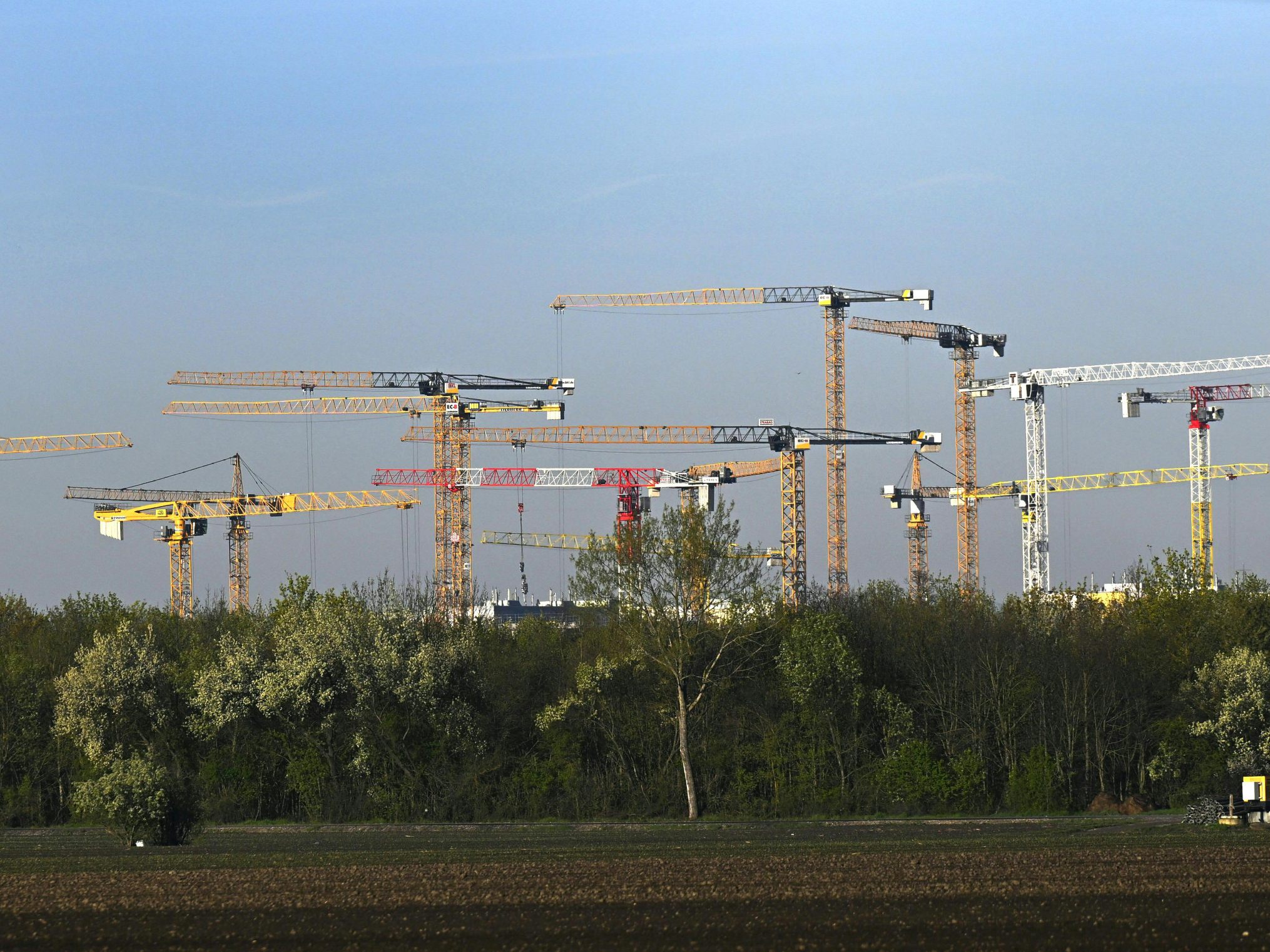 Branchenvertreter erwarten 2023 rege Wohnbautätigkeit, dann Abflachen. Branchenvertreter erwarten 2023 rege Wohnbautätigkeit, dann Abflachen.