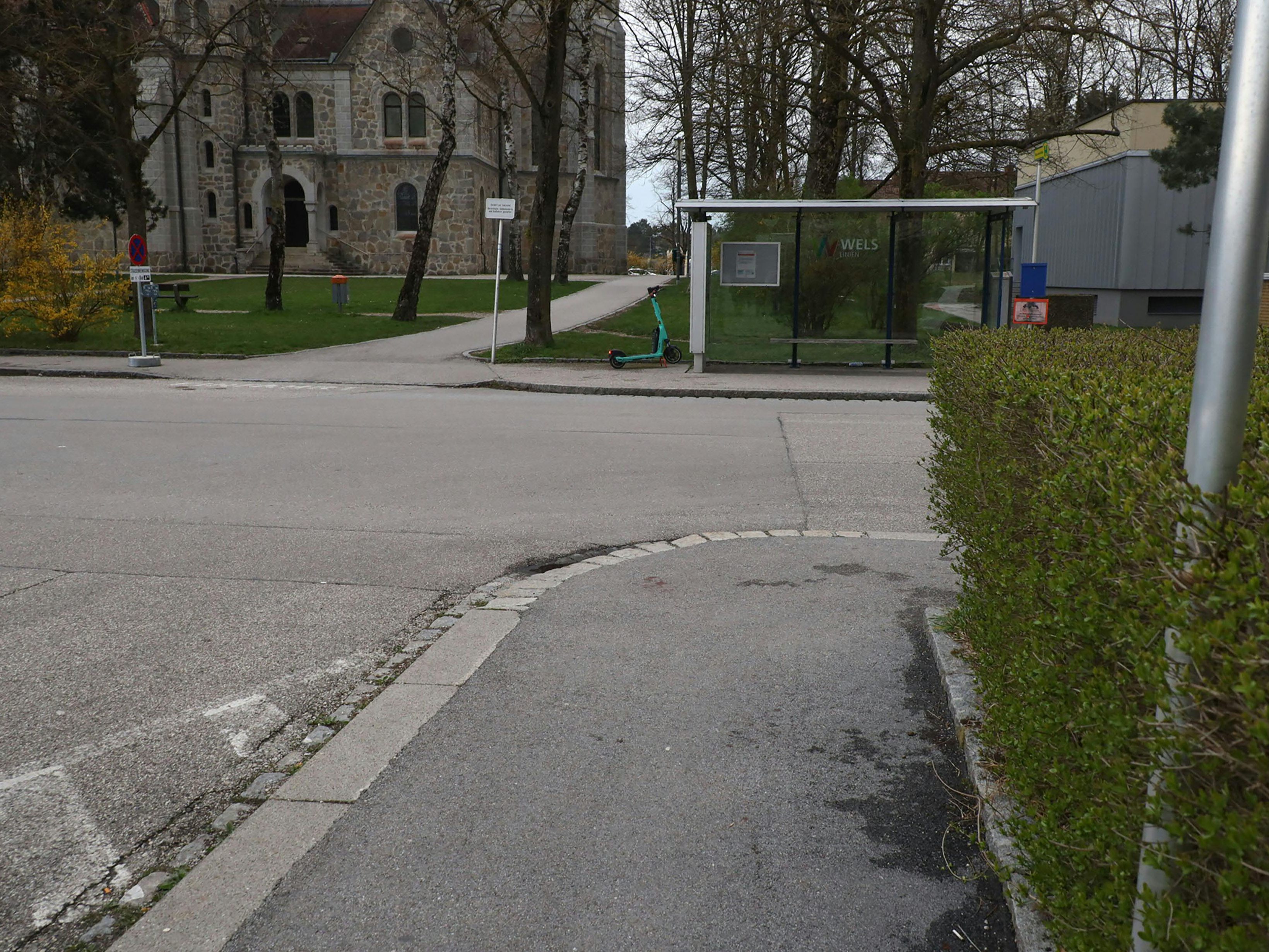 Ein Teenager wurde in Wels bei einer Messerattacke schwer verletzt. Ein Teenager wurde in Wels bei einer Messerattacke schwer verletzt.