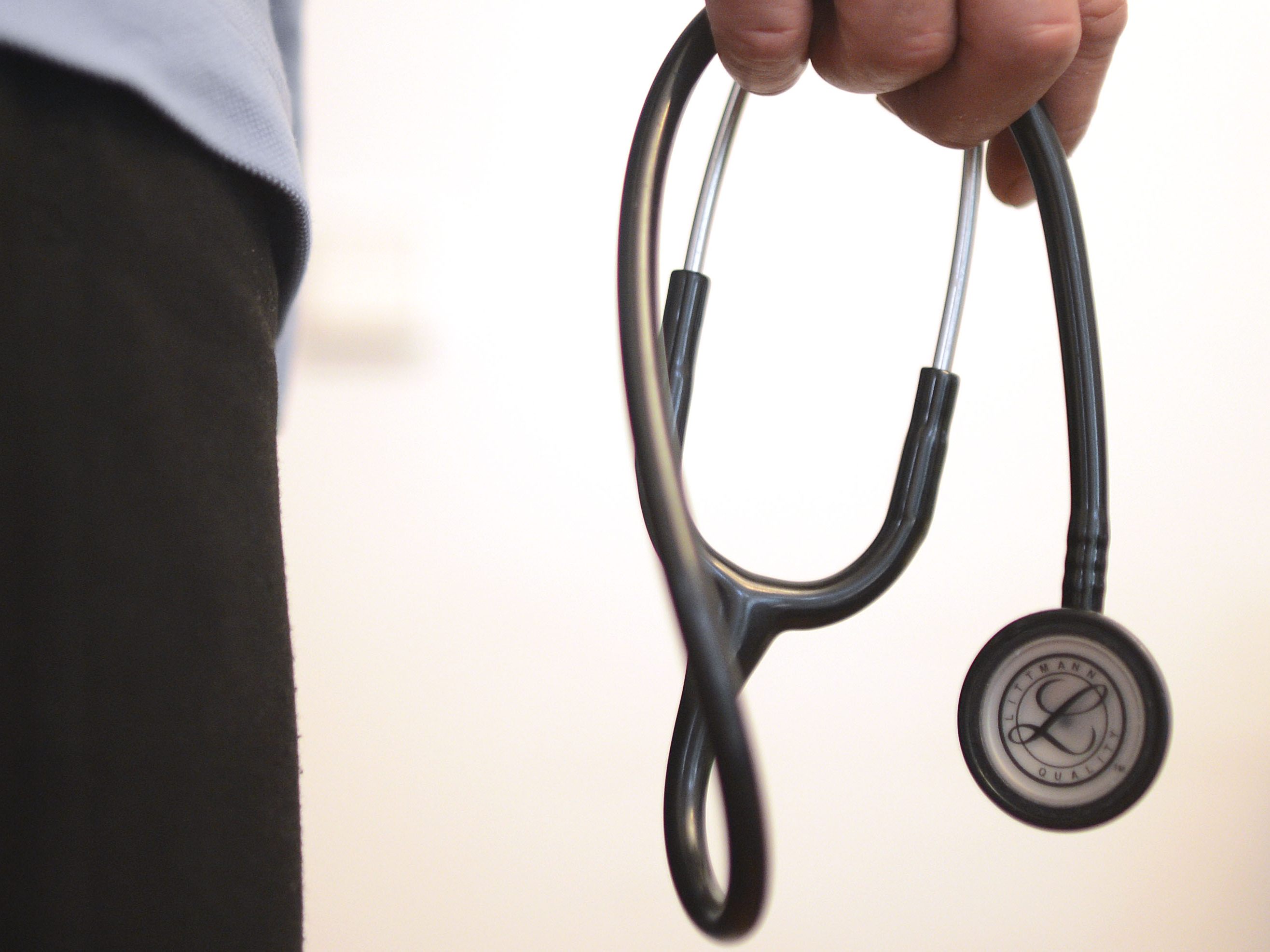 Angehörige von Gesundheitsberufen müssen sich neu registrieren. Angehörige von Gesundheitsberufen müssen sich neu registrieren.