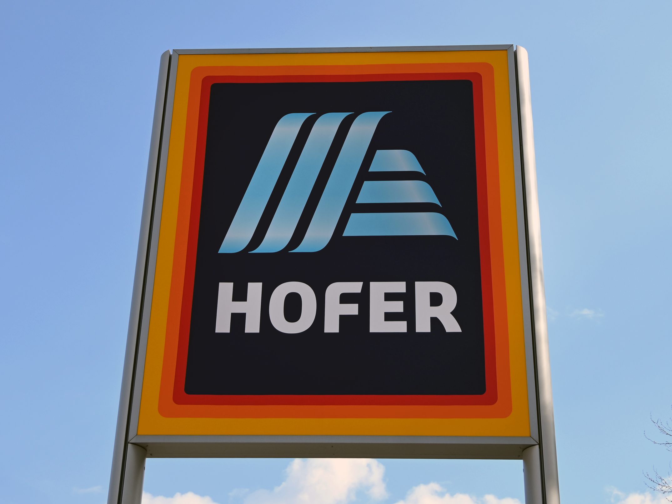 Hofer rief Sardellen wegen möglichen Glassplittern zurück. Hofer rief Sardellen wegen möglichen Glassplittern zurück.
