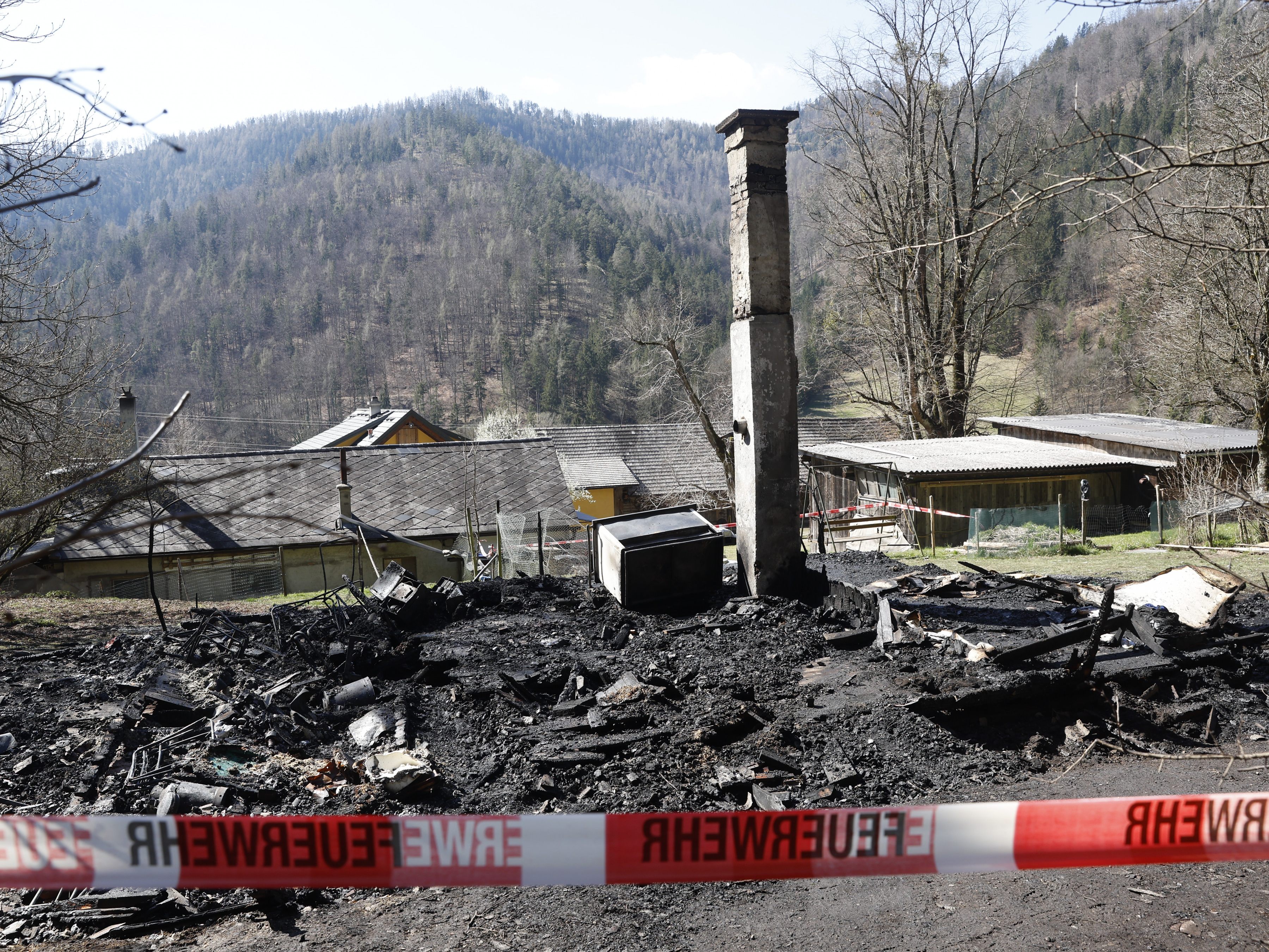 Nach einem Brand in der Steiermark wurden zwei Leichen gefunden. Nach einem Brand in der Steiermark wurden zwei Leichen gefunden.