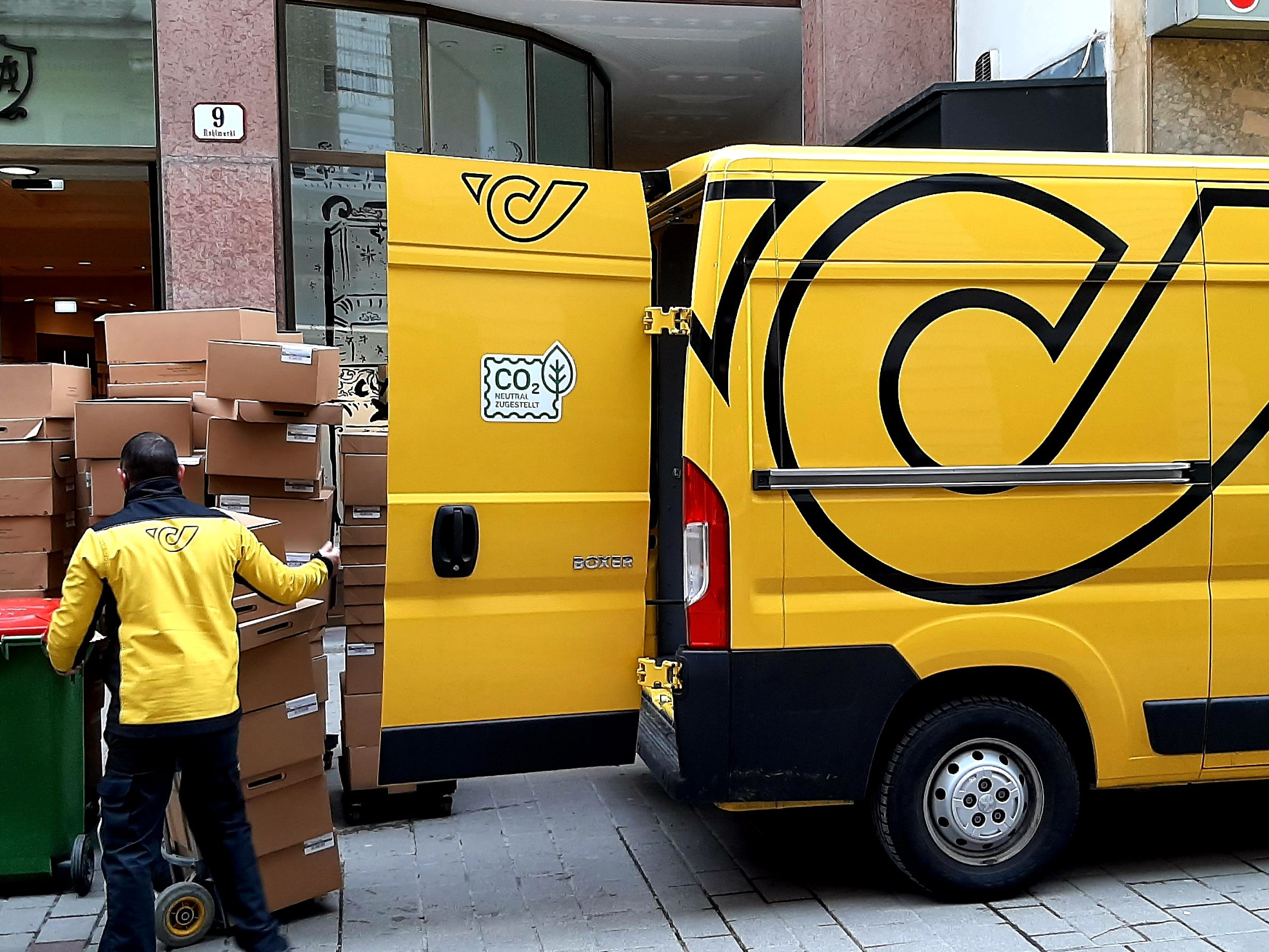 Postler bekommen um bis zu 10 Prozent mehr bezahlt.