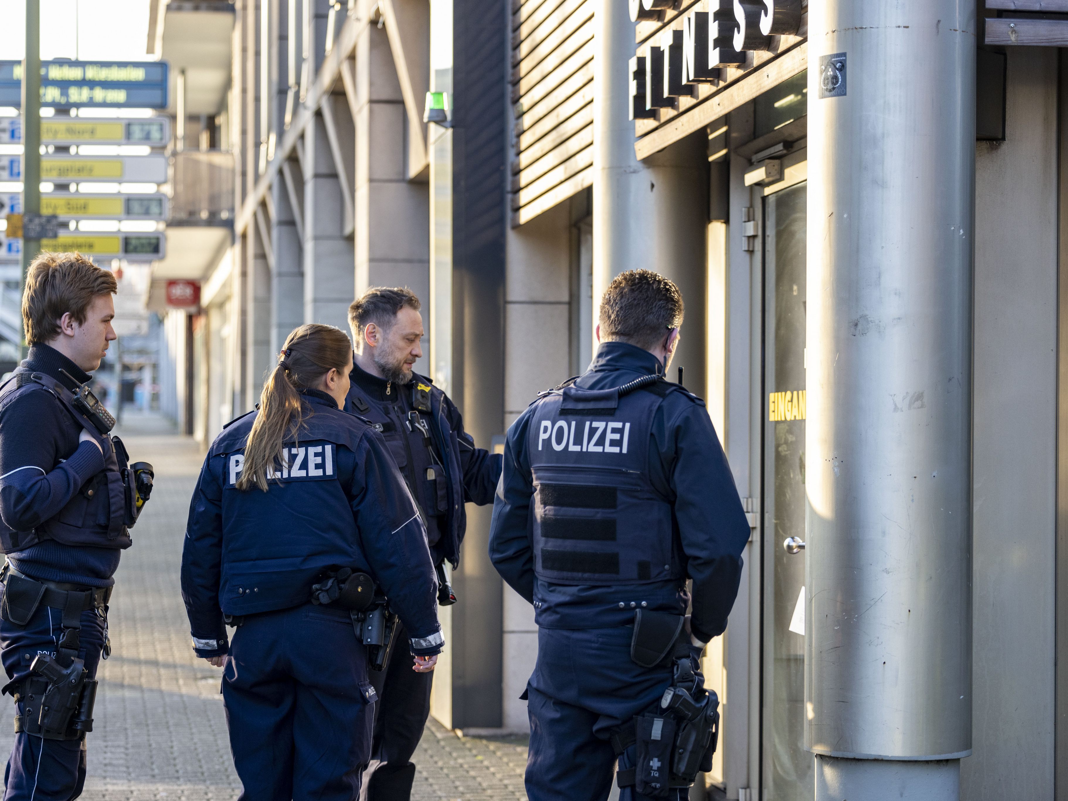 Opfer nicht vernehmungsfähig - Hieb- oder Stichwaffe verwendet -