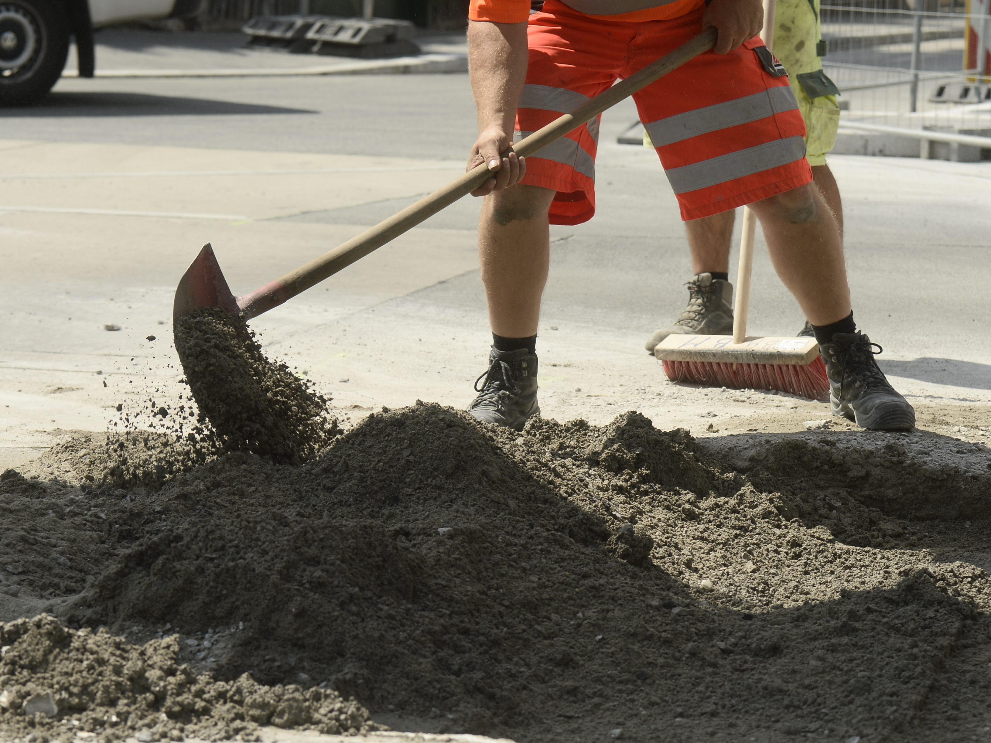 Ein Streit um Baustellenmitarbeiter in Wien-Donaustadt endete mit einer Morddrohung. Ein Streit um Baustellenmitarbeiter in Wien-Donaustadt endete mit einer Morddrohung.
