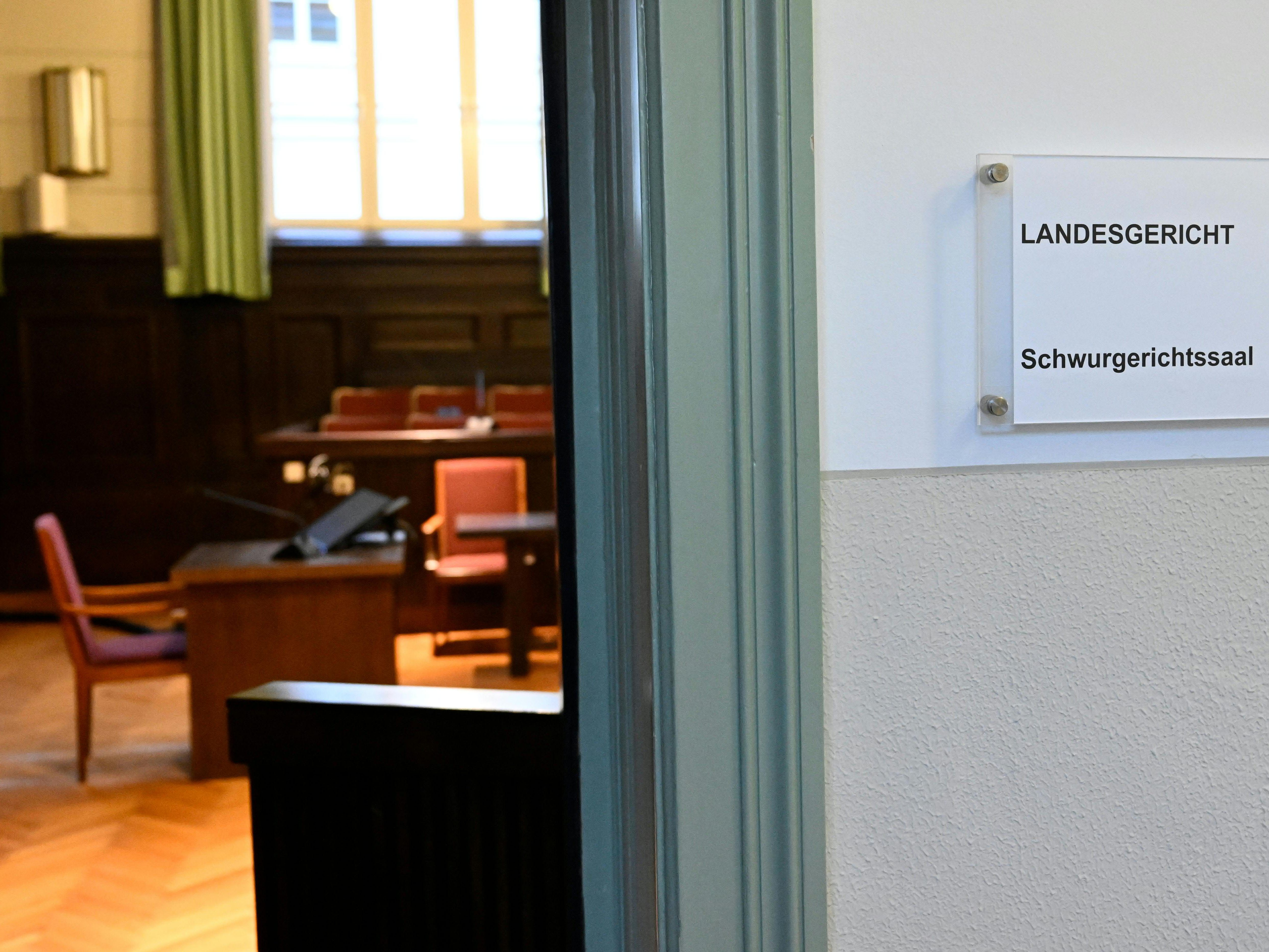 Drei Angeklagte wurden im Pflegeheim-Prozess nicht rechtskräftig verurteilt. Drei Angeklagte wurden im Pflegeheim-Prozess nicht rechtskräftig verurteilt.