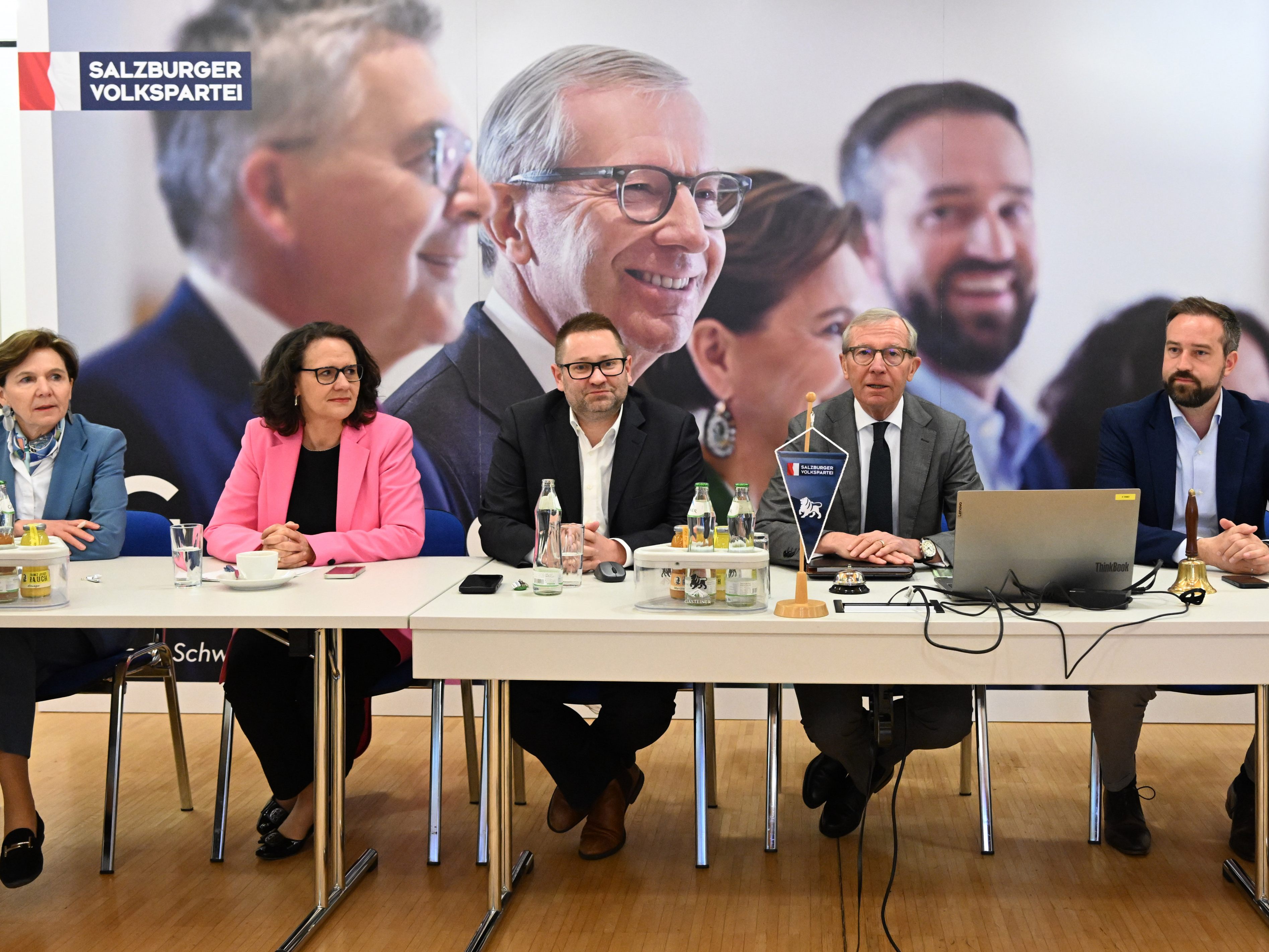 Die meisten Parteien besprechen am Montag das Ergebnis der Salzburg-Wahl. Die meisten Parteien besprechen am Montag das Ergebnis der Salzburg-Wahl.