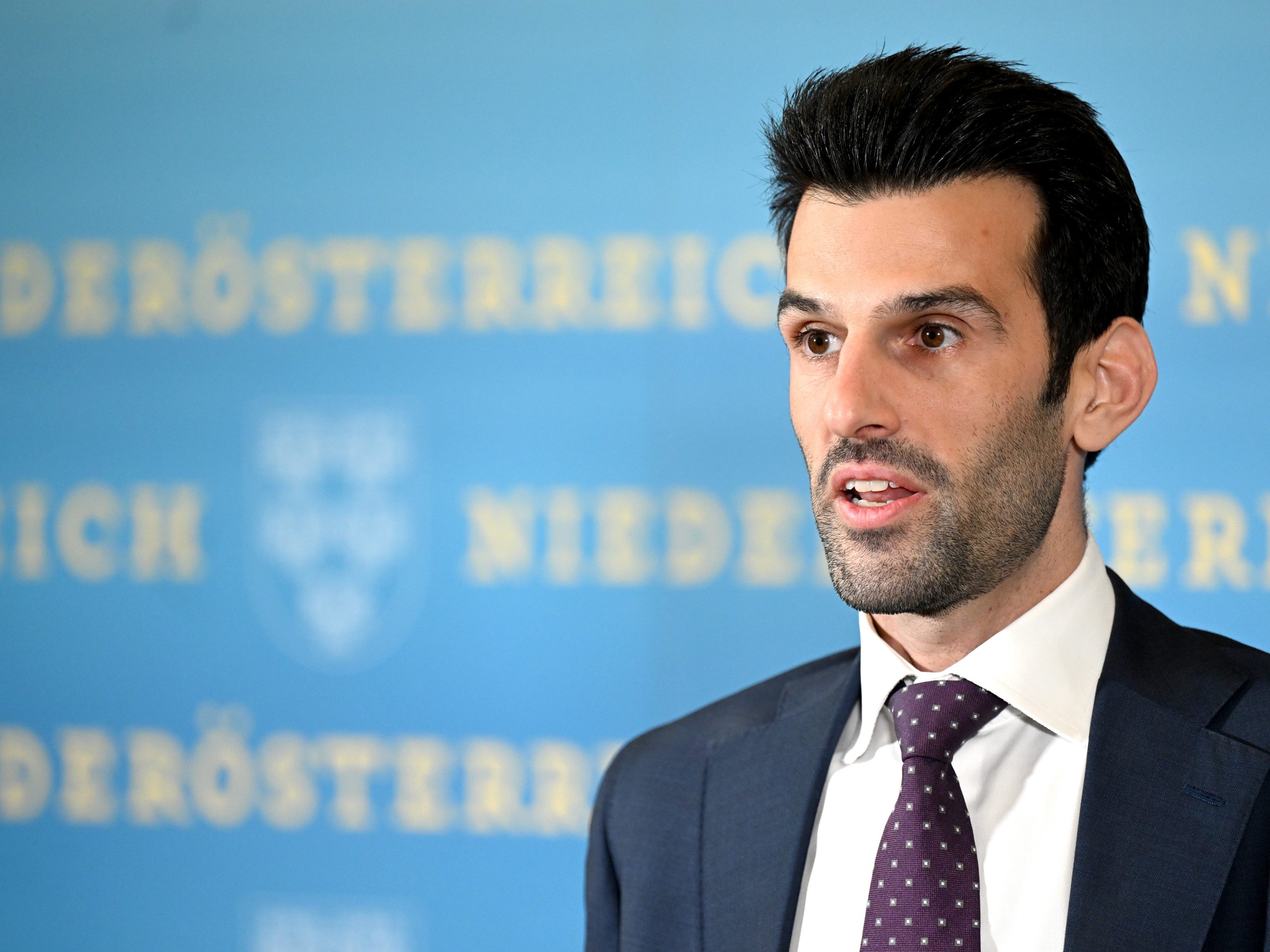 "Die großen Gewinner des heutigen Wahltages sind alle Salzburger, die mit ihrer Stimme für die FPÖ und Marlene Svazek den Weg für echte Veränderung geebnet haben", so Landbauer. "Die großen Gewinner des heutigen Wahltages sind alle Salzburger, die mit ihrer Stimme für die FPÖ und Marlene Svazek den Weg für echte Veränderung geebnet haben", so Landbauer.