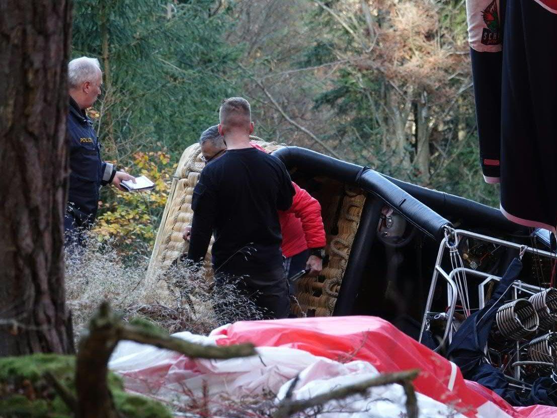 Nach dem Heißluftballon-Absturz in Niederösterreich wurden im November die Ermittlungen eingestellt. Nach dem Heißluftballon-Absturz in Niederösterreich wurden im November die Ermittlungen eingestellt.