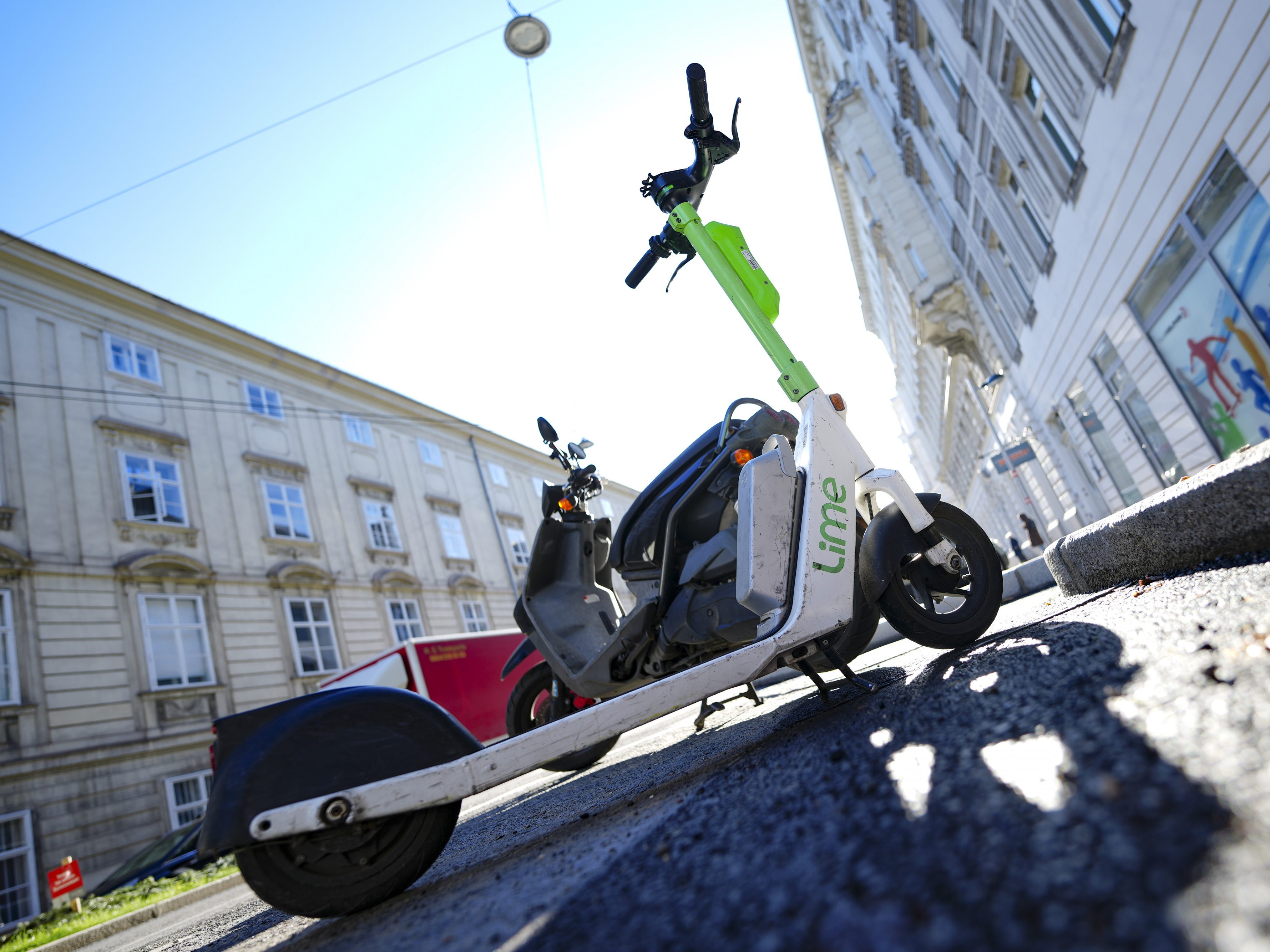 Laut KFV haltet sich der großteil der E-Scooter-Fahrer nicht an Verkehrsregeln hält. Laut KFV haltet sich der großteil der E-Scooter-Fahrer nicht an Verkehrsregeln hält.