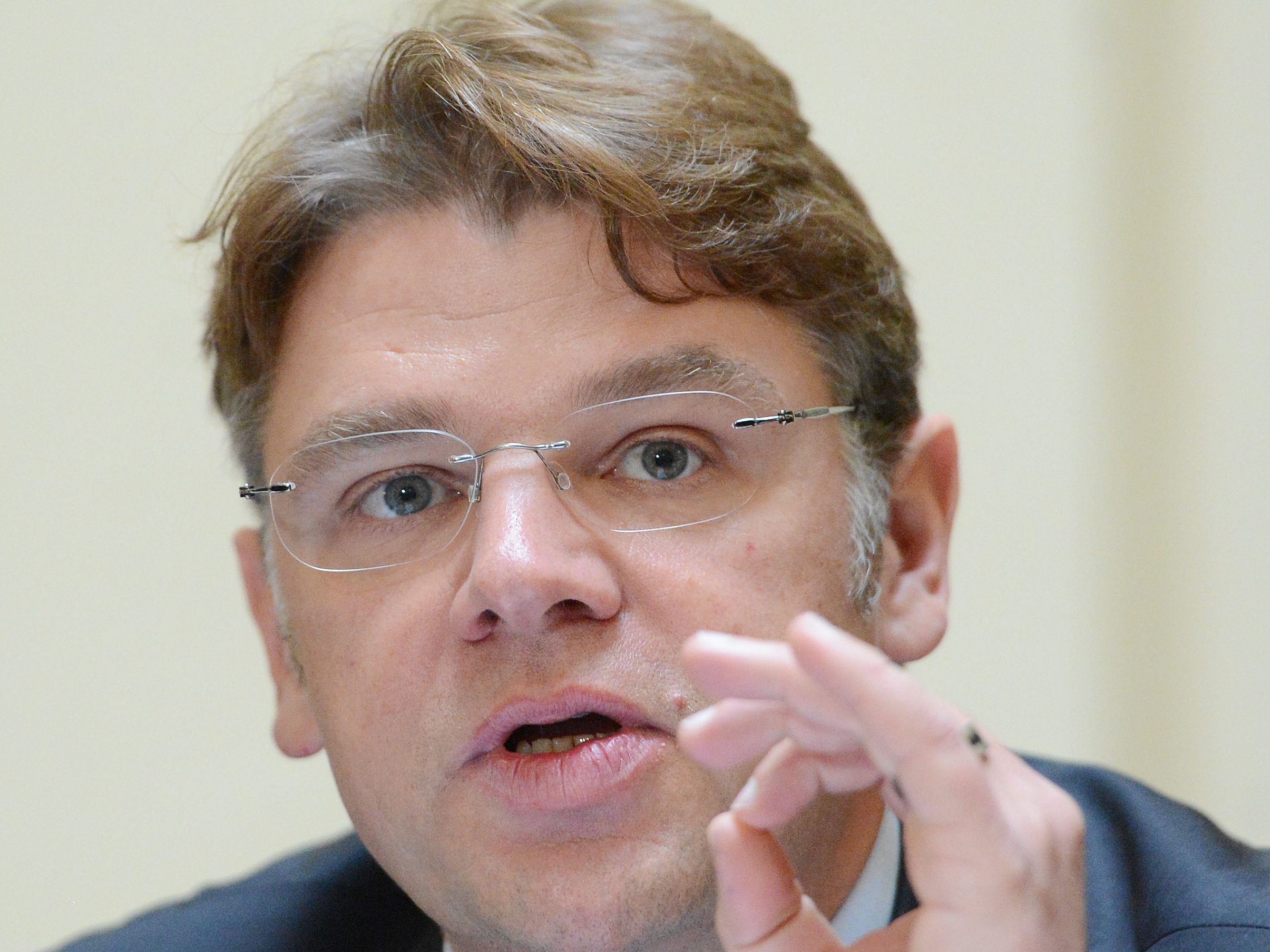 Medienexperte Matthias Karmasin sieht große Einsparungen auf den ORF zukommen.