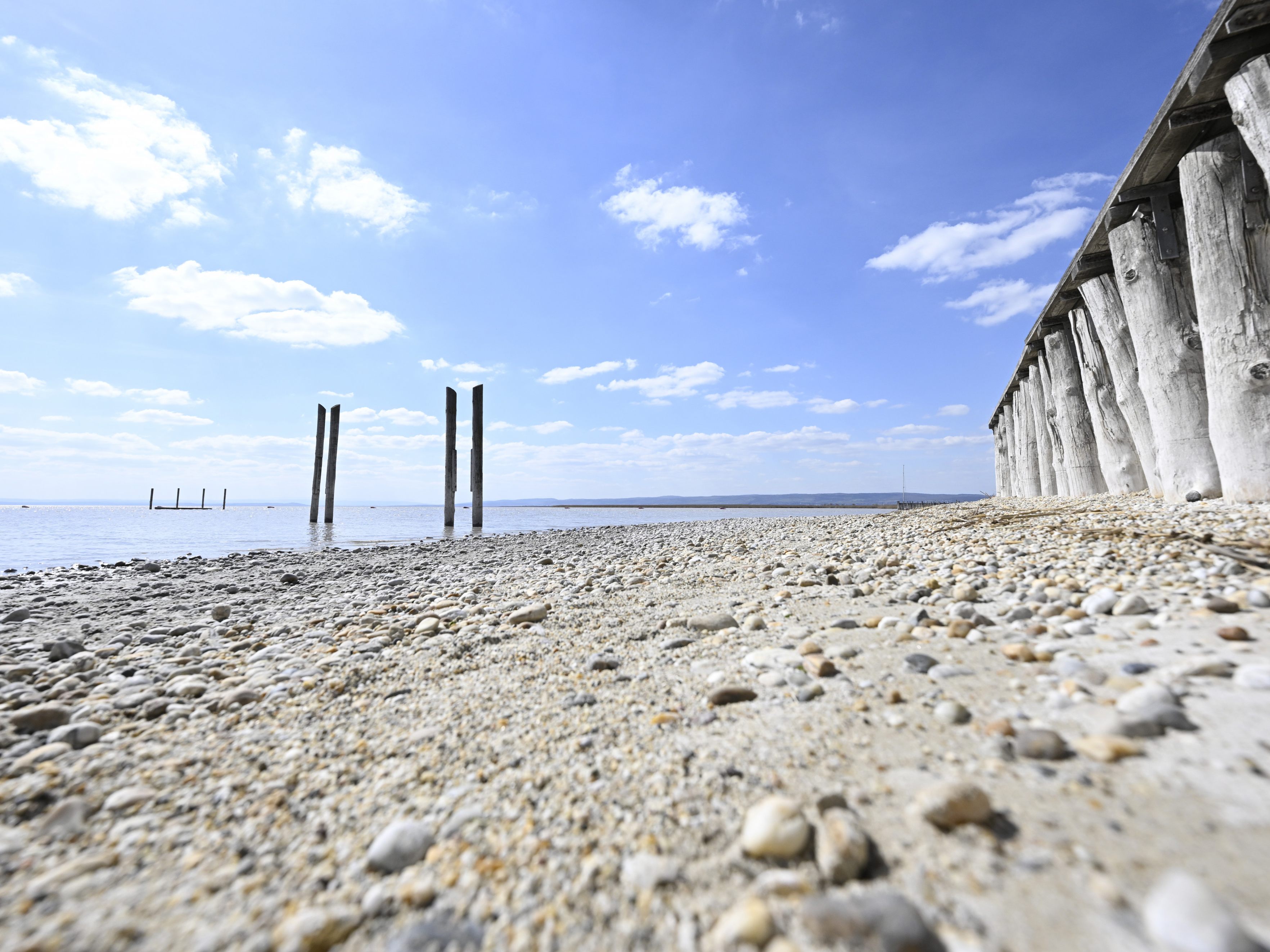 Jois ruft zu Demo für Neusiedler-See-Rettung auf. Das Foto zeigt die Lage in Neusiedl am See am 5. April.