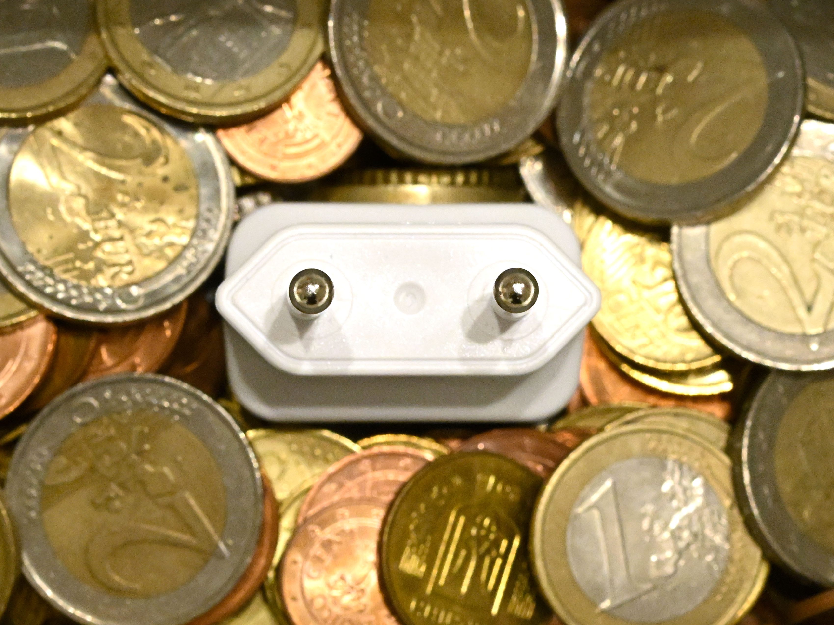 E-Control sieht den Höhepunkt bei den Strom- und Gaspreisen für Endkunden überschritten.