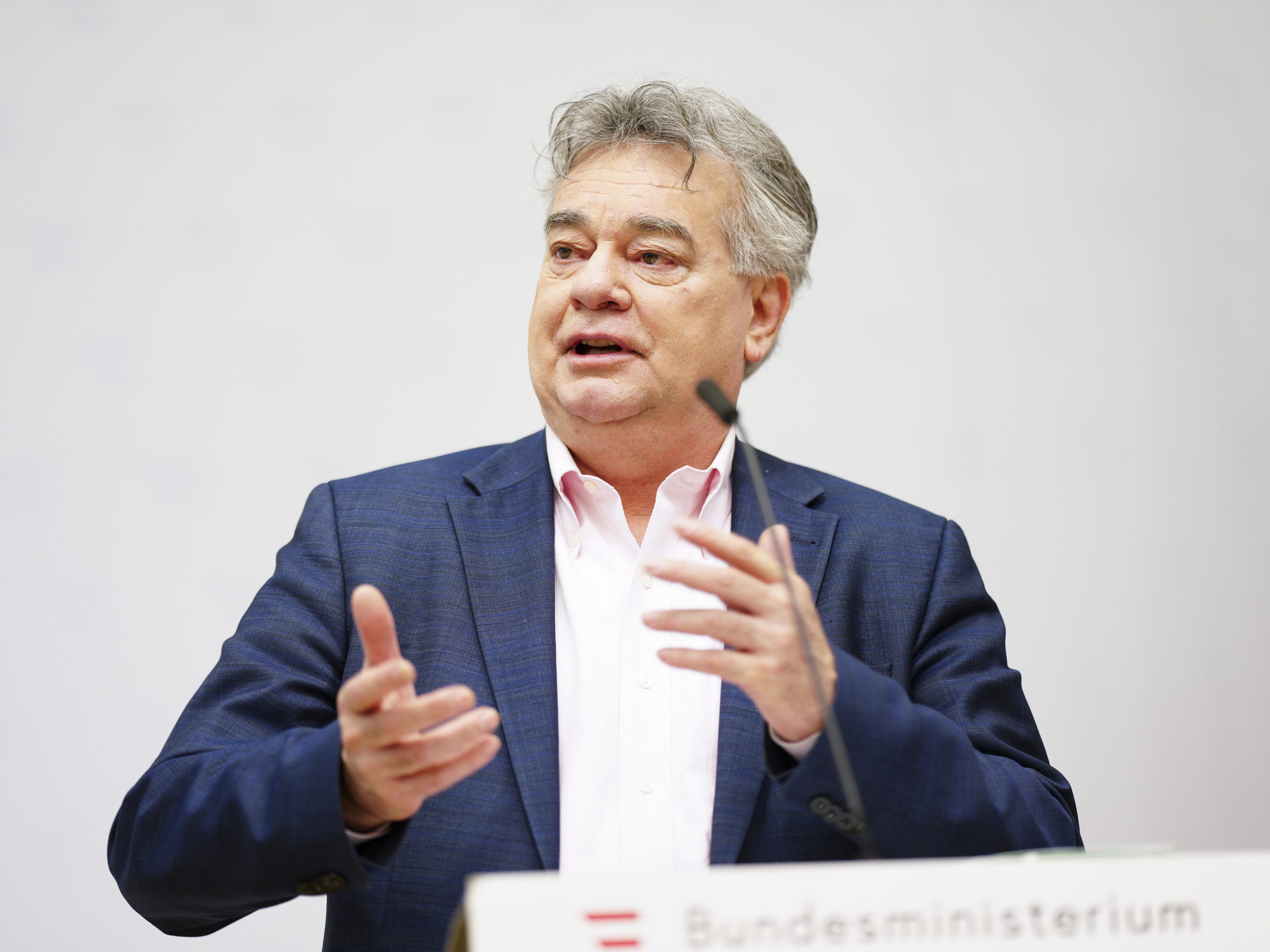 Sportminister Kogler setzt sich für einen iranischen Inhaftierten ein. Sportminister Kogler setzt sich für einen iranischen Inhaftierten ein.