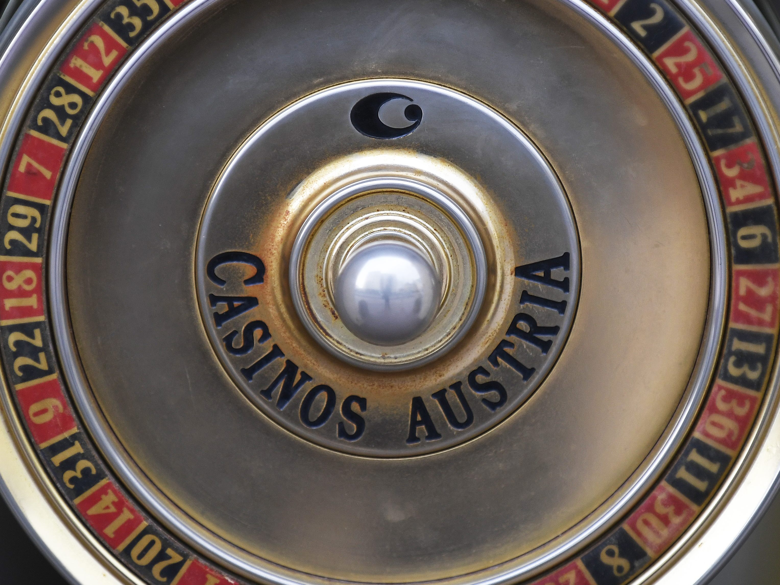 Die Spielerhilfe kritisiert die Casinos Austria scharf. Die Spielerhilfe kritisiert die Casinos Austria scharf.