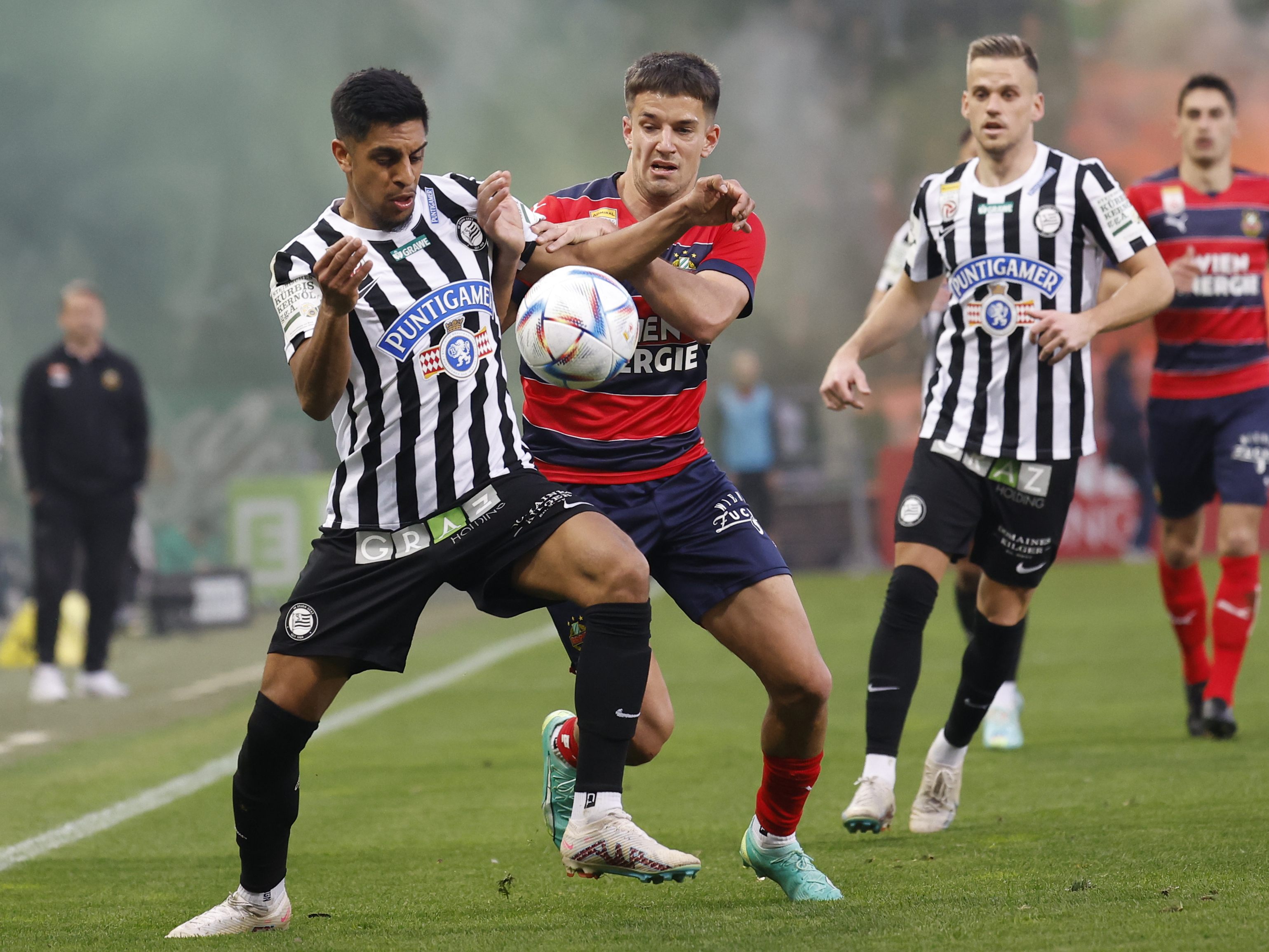 Sturm Graz siegte gegen Rapid Wien. Sturm Graz siegte gegen Rapid Wien.