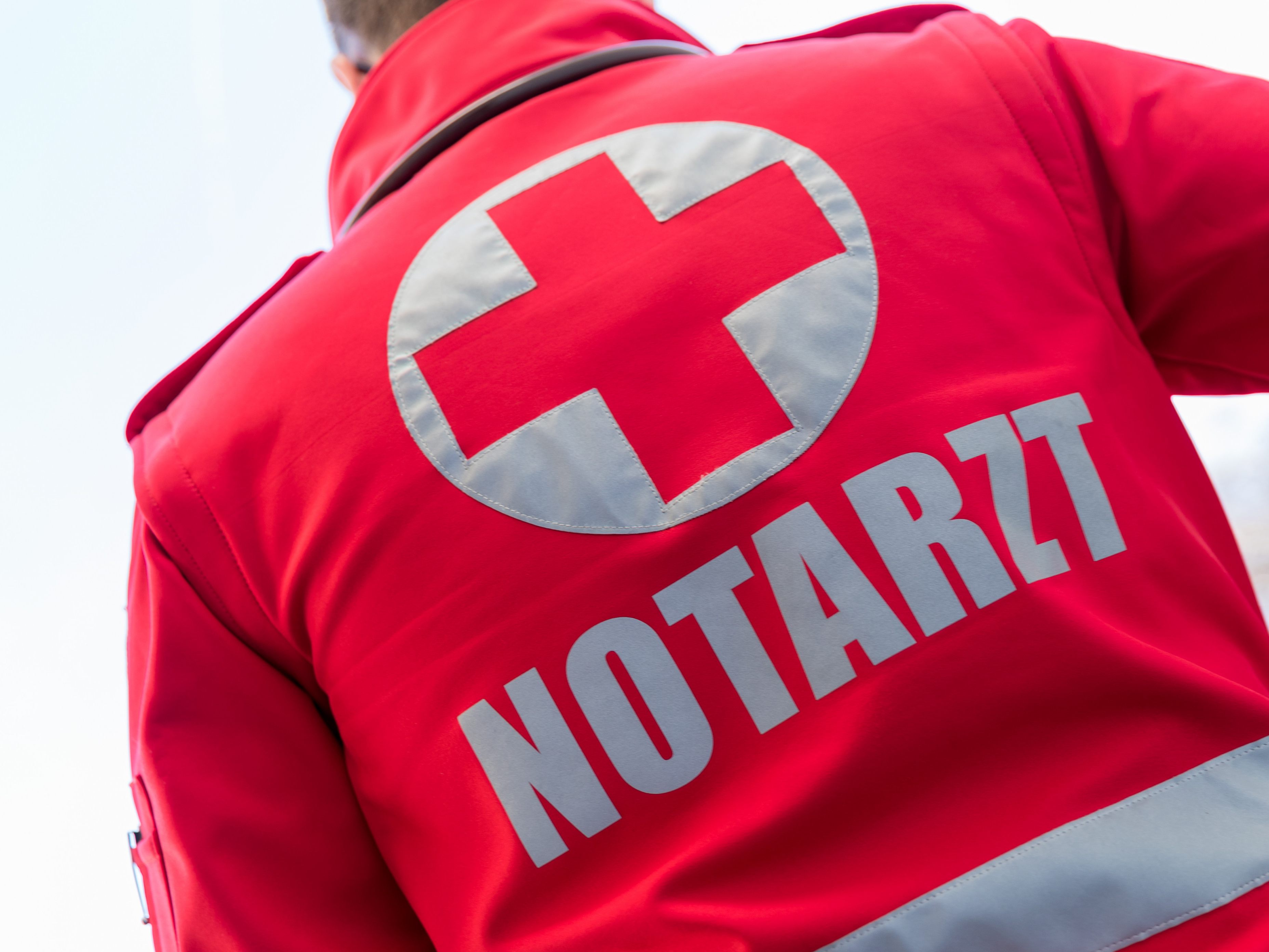 Die Frau erlag an der Unfallstelle ihren schweren Verletzungen.