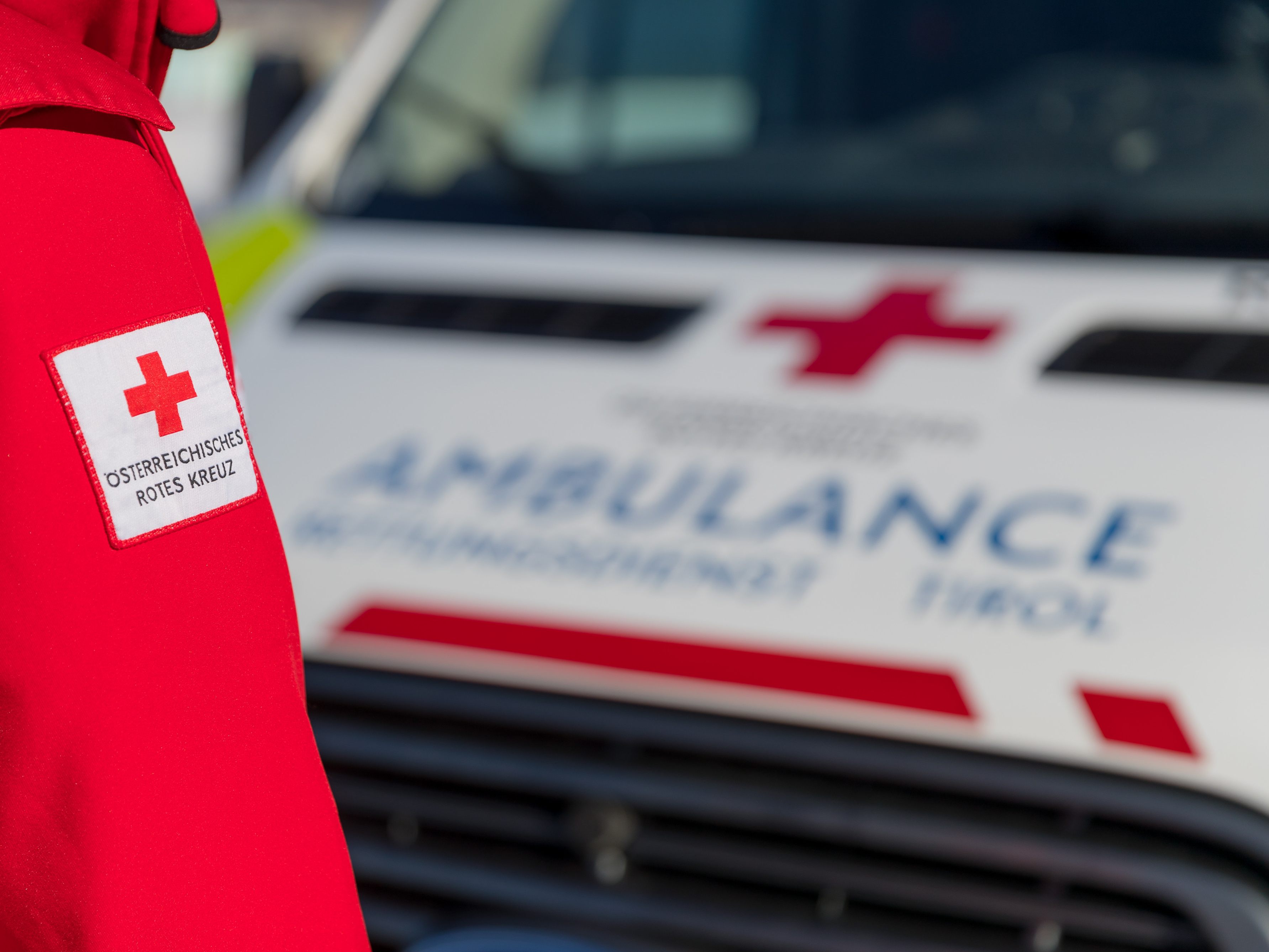 Rettung und Feuerwehr waren nach dem Unfall im Einsatz. Rettung und Feuerwehr waren nach dem Unfall im Einsatz.