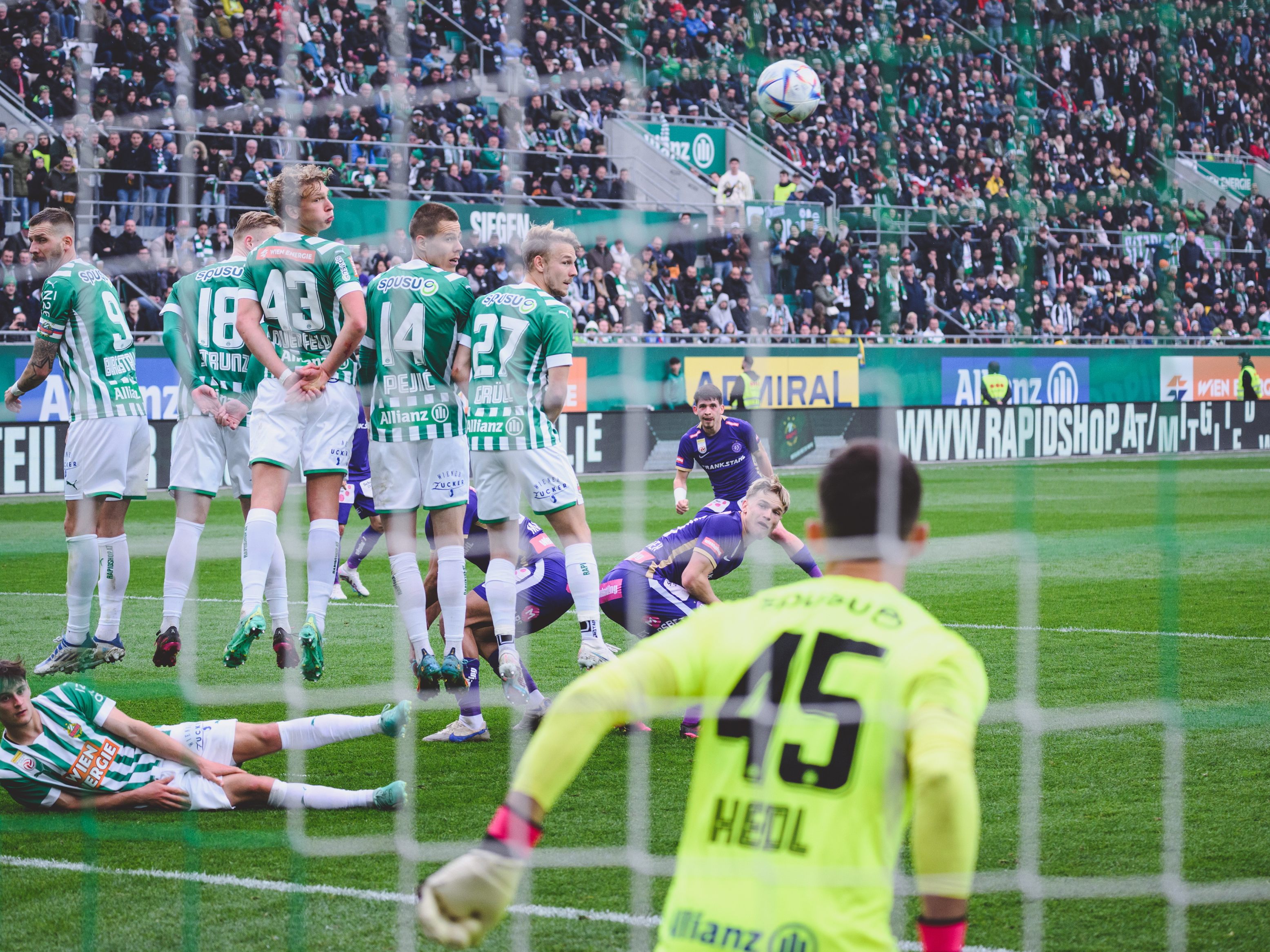 Rapid Wien und Austria Wien trafen am Sonntag aufeinander. Hier gibt es Stimmen zum Spiel. Rapid Wien und Austria Wien trafen am Sonntag aufeinander. Hier gibt es Stimmen zum Spiel.