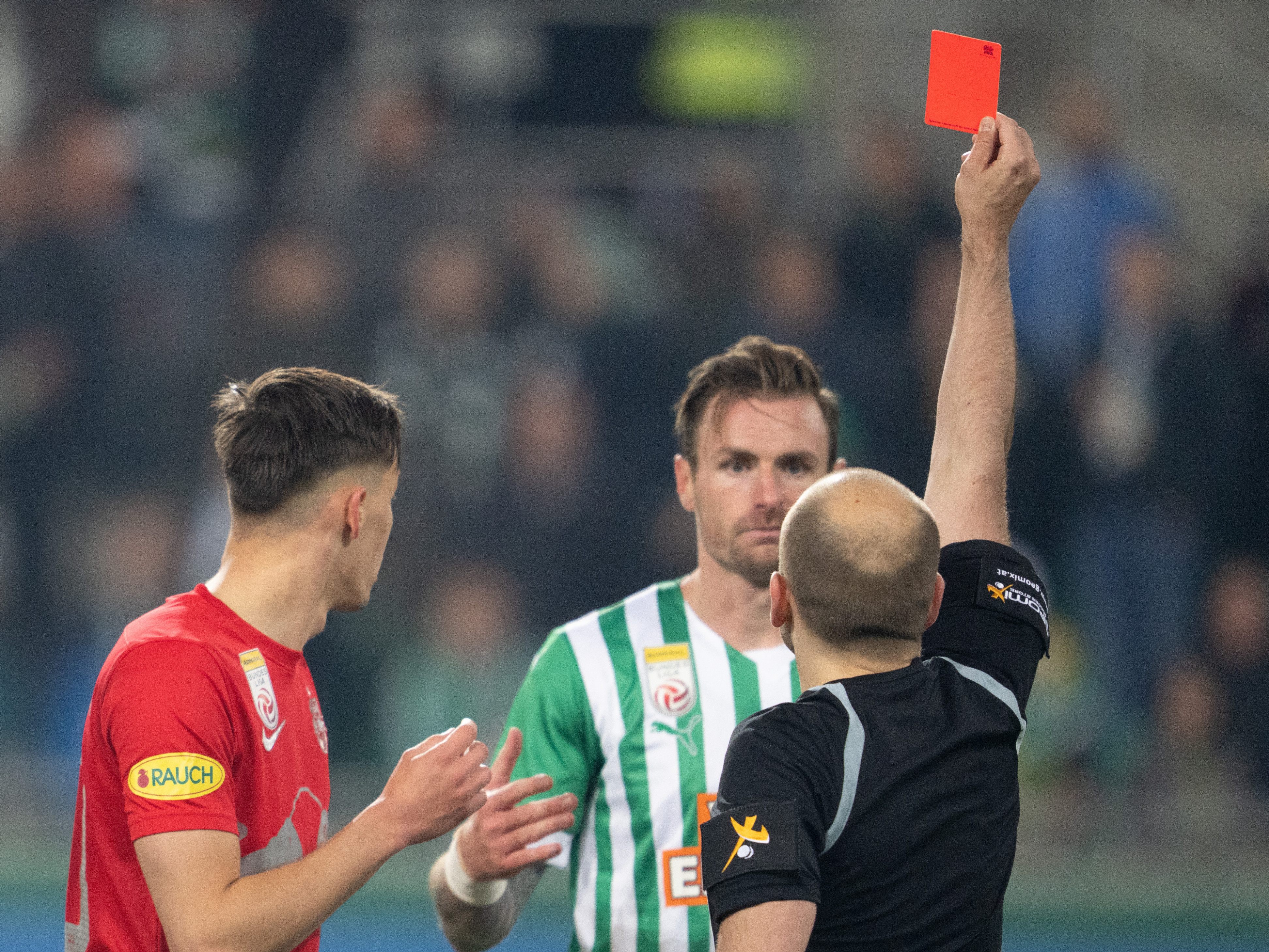 Michael Sollbauer erhielt in der Partie zwischen Rapid Wien und Red Bull Salzburg die rote Karte. Michael Sollbauer erhielt in der Partie zwischen Rapid Wien und Red Bull Salzburg die rote Karte.