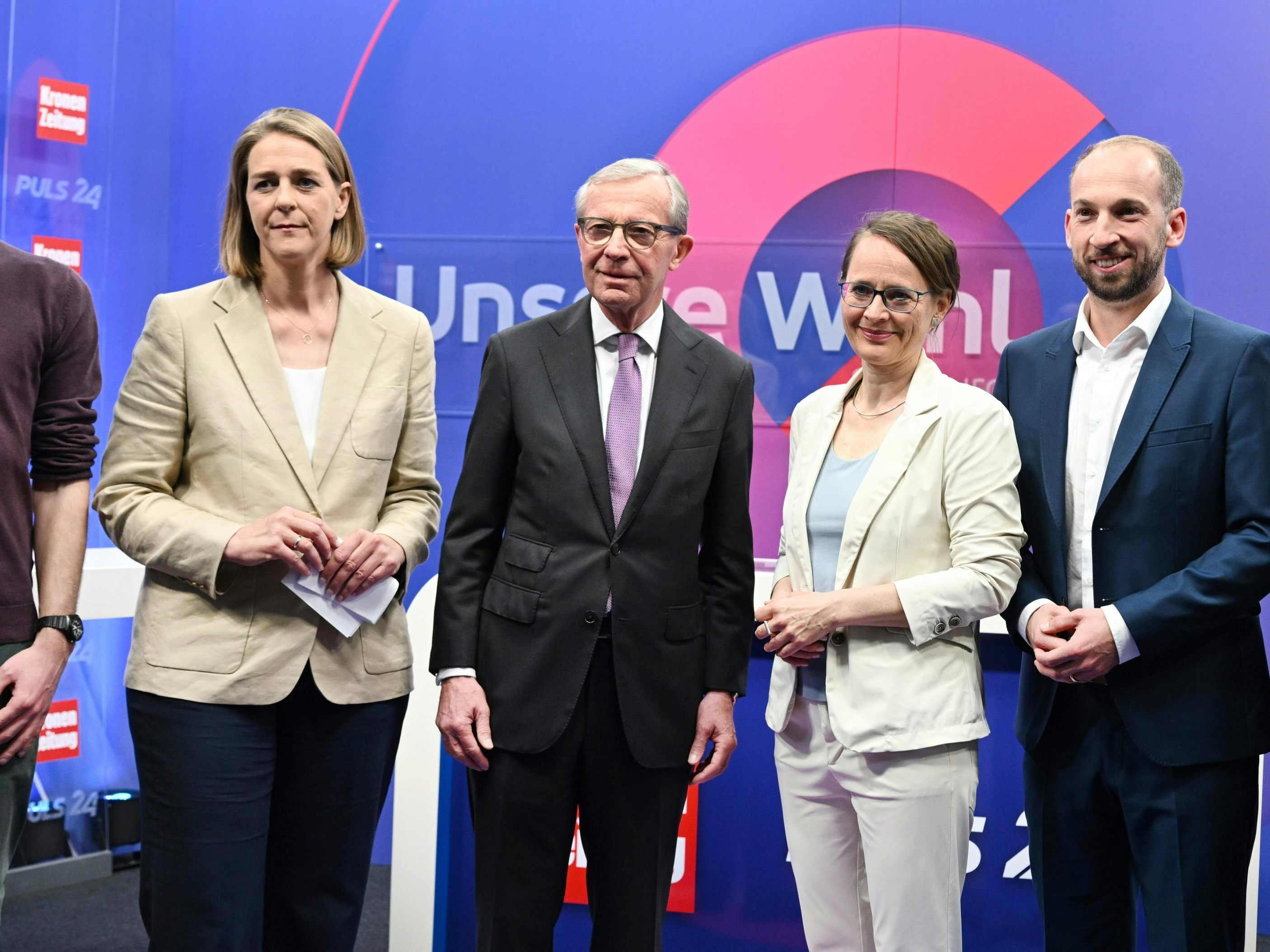 Die ÖVP kann sich bei einer Zweierkoalition zwischen knapper oder satter Mandatsmehrheit entscheiden. Die ÖVP kann sich bei einer Zweierkoalition zwischen knapper oder satter Mandatsmehrheit entscheiden.