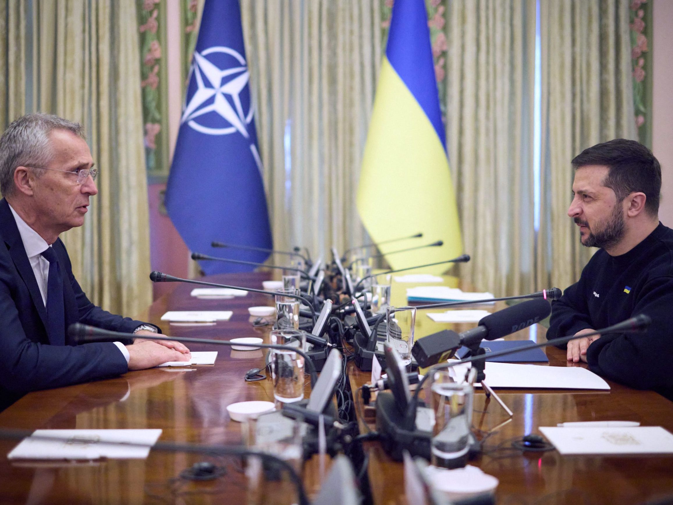 Der ukrainische Präsident Selenskyj fordert den NATO-Beitritt.