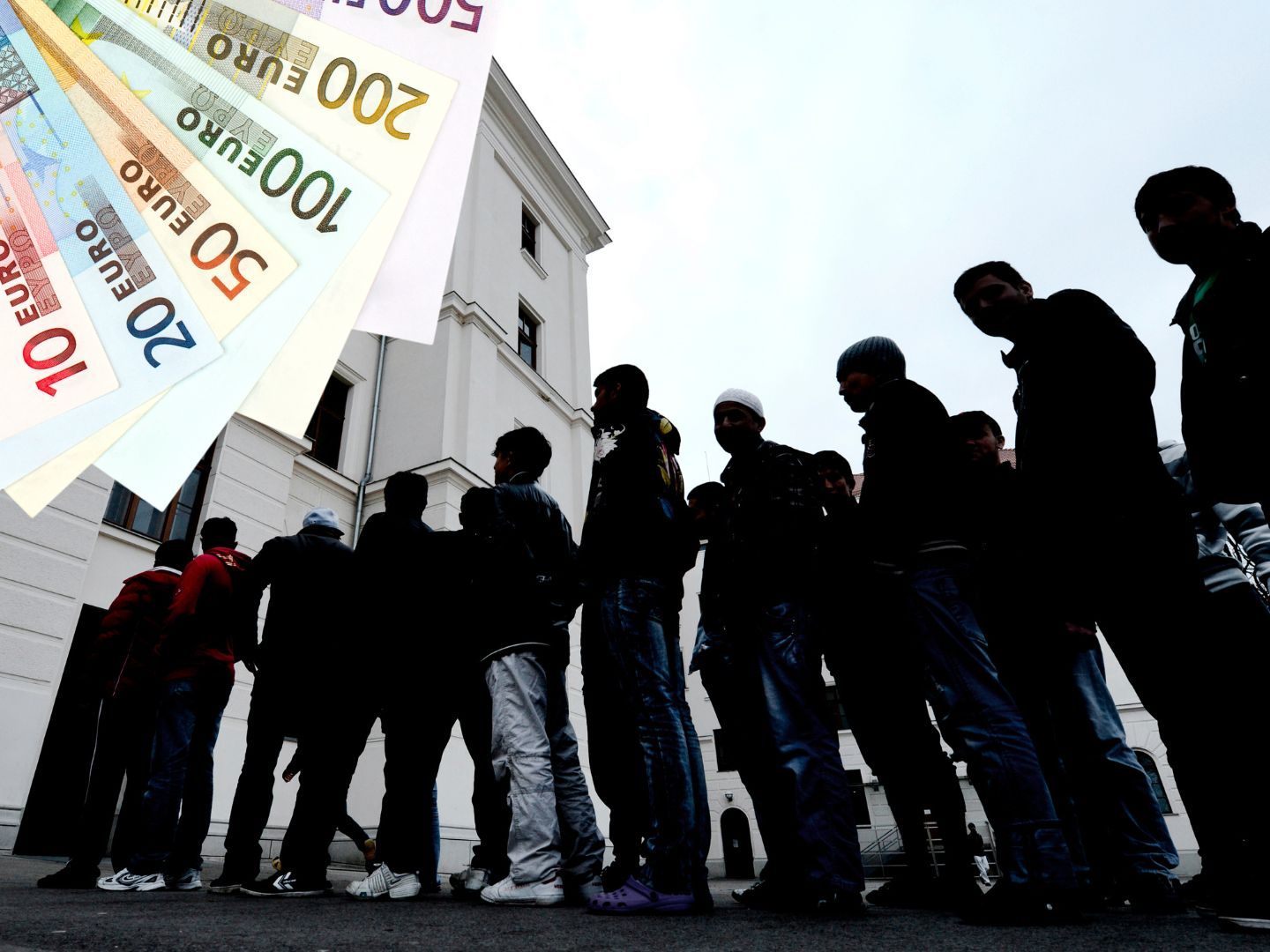 Die Gesamtkosten für die Flüchtlingsbetreuung lag 2022 bei fast 340 Mio. Euro. Die Gesamtkosten für die Flüchtlingsbetreuung lag 2022 bei fast 340 Mio. Euro.