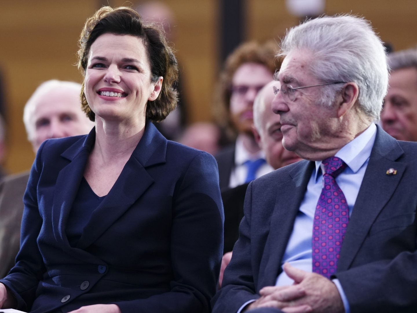 SPÖ-Vorsitzende Rendi-Wagner neben Ex-Bundespräsident Fischer. SPÖ-Vorsitzende Rendi-Wagner neben Ex-Bundespräsident Fischer.