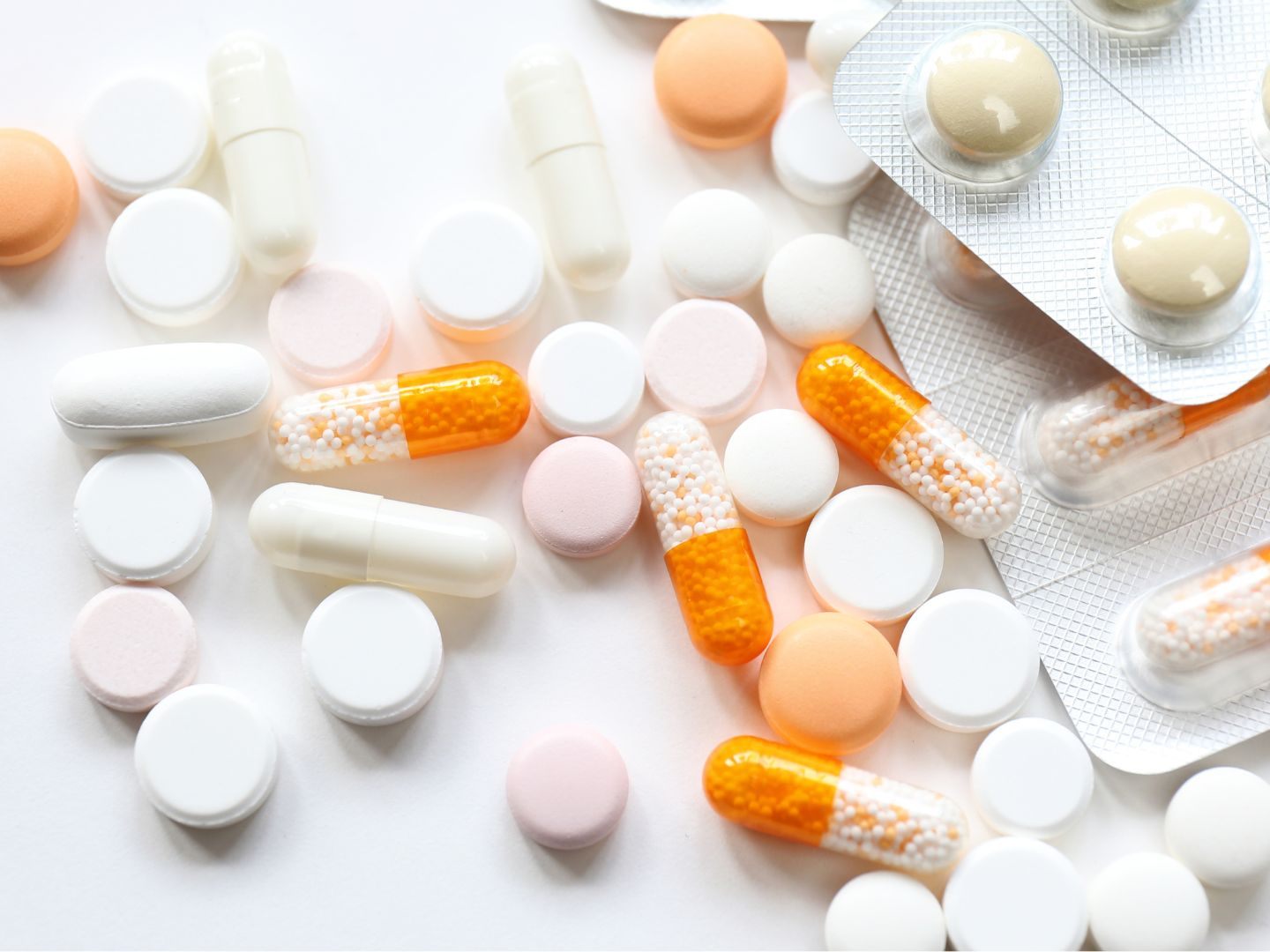 Der Generikaverband und der Biosimilarsverband warnt vor einer verschärften Medikamenten-Knappheit durch das Preisband. Der Generikaverband und der Biosimilarsverband warnt vor einer verschärften Medikamenten-Knappheit durch das Preisband.