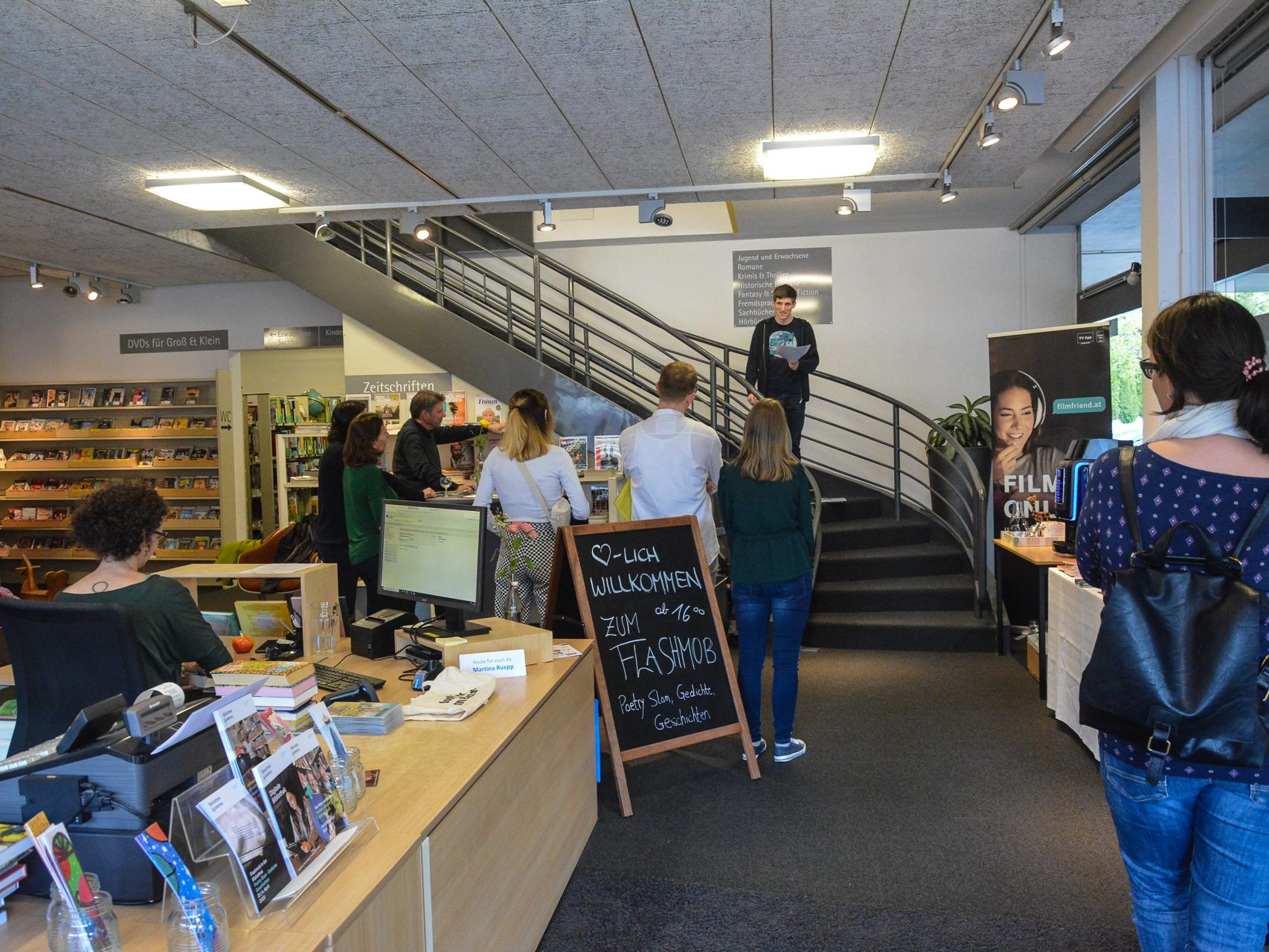 Eine Flashmob-Lesung junger Vorarlberger Autoren gab es diese Woche in der Lustenauer Bibliothek. Eine Flashmob-Lesung junger Vorarlberger Autoren gab es diese Woche in der Lustenauer Bibliothek.