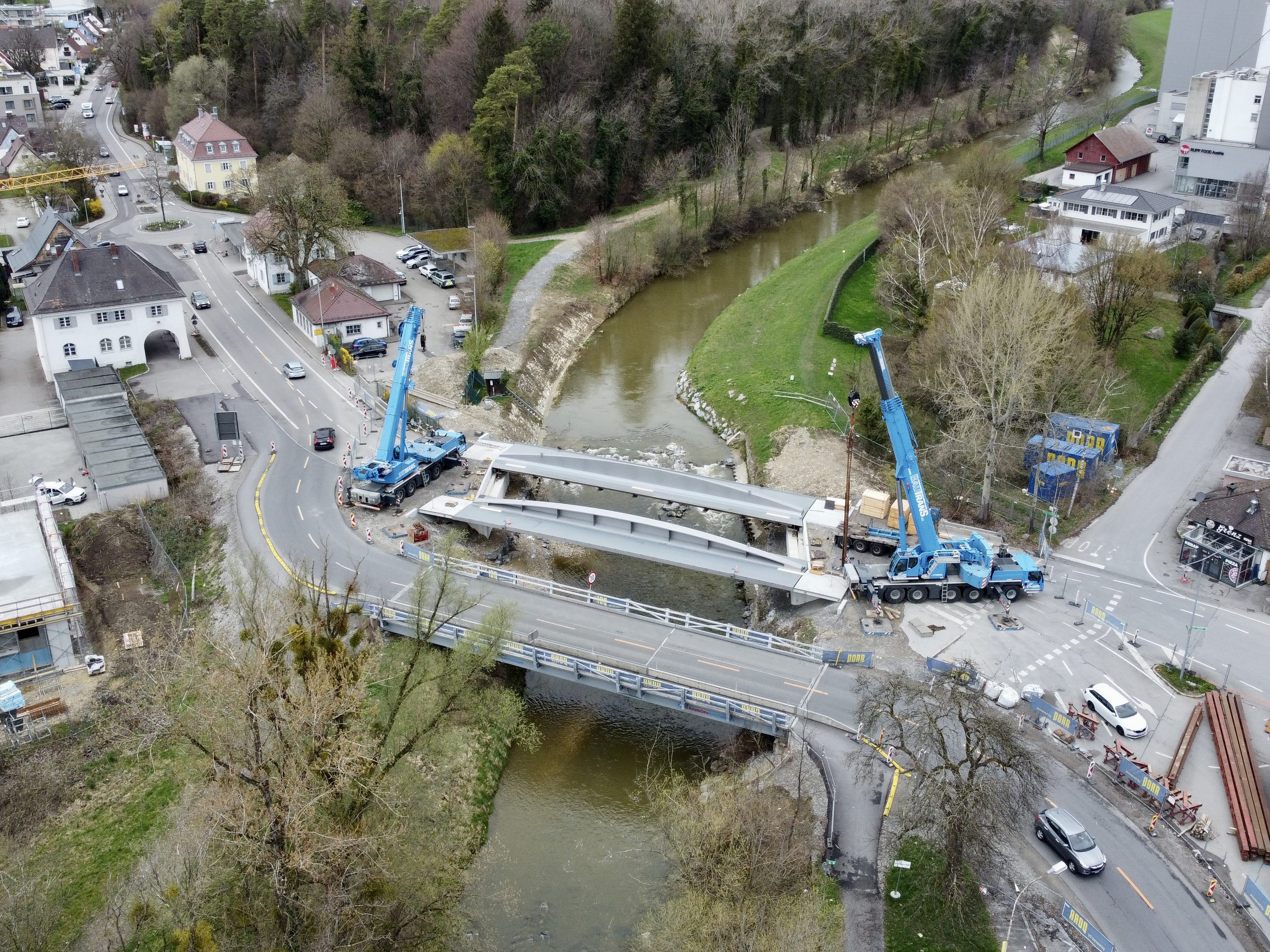 Nächste Woche kommt der dritte Teil der Brücke an.