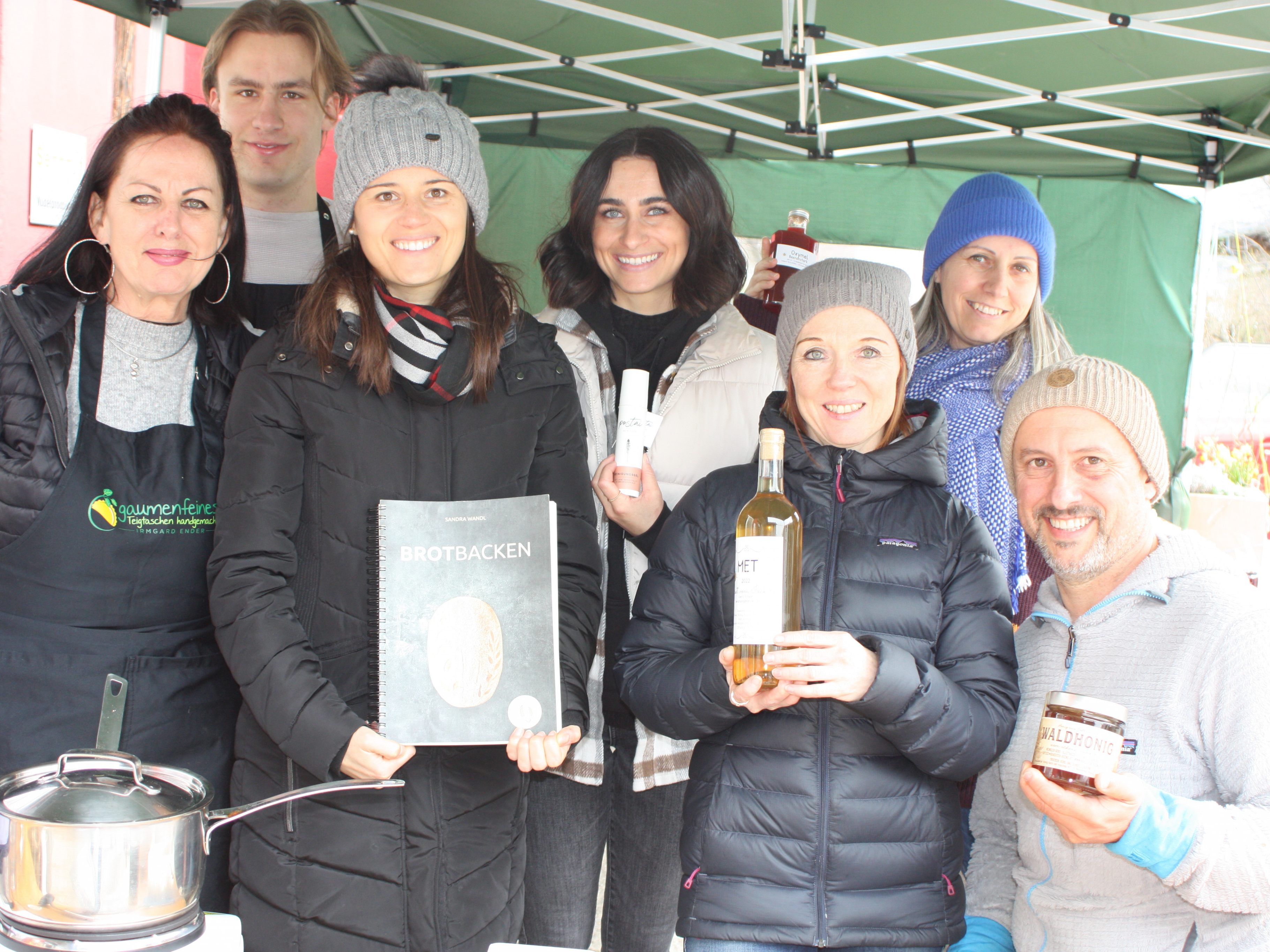 Irmgard Ender, Lars Ender, Sandra Wandl, Sara Postai, Sabine Peter, Gerd Winkler und Melanie Breuss präsentierten ihre Produkte. Irmgard Ender, Lars Ender, Sandra Wandl, Sara Postai, Sabine Peter, Gerd Winkler und Melanie Breuss präsentierten ihre Produkte.