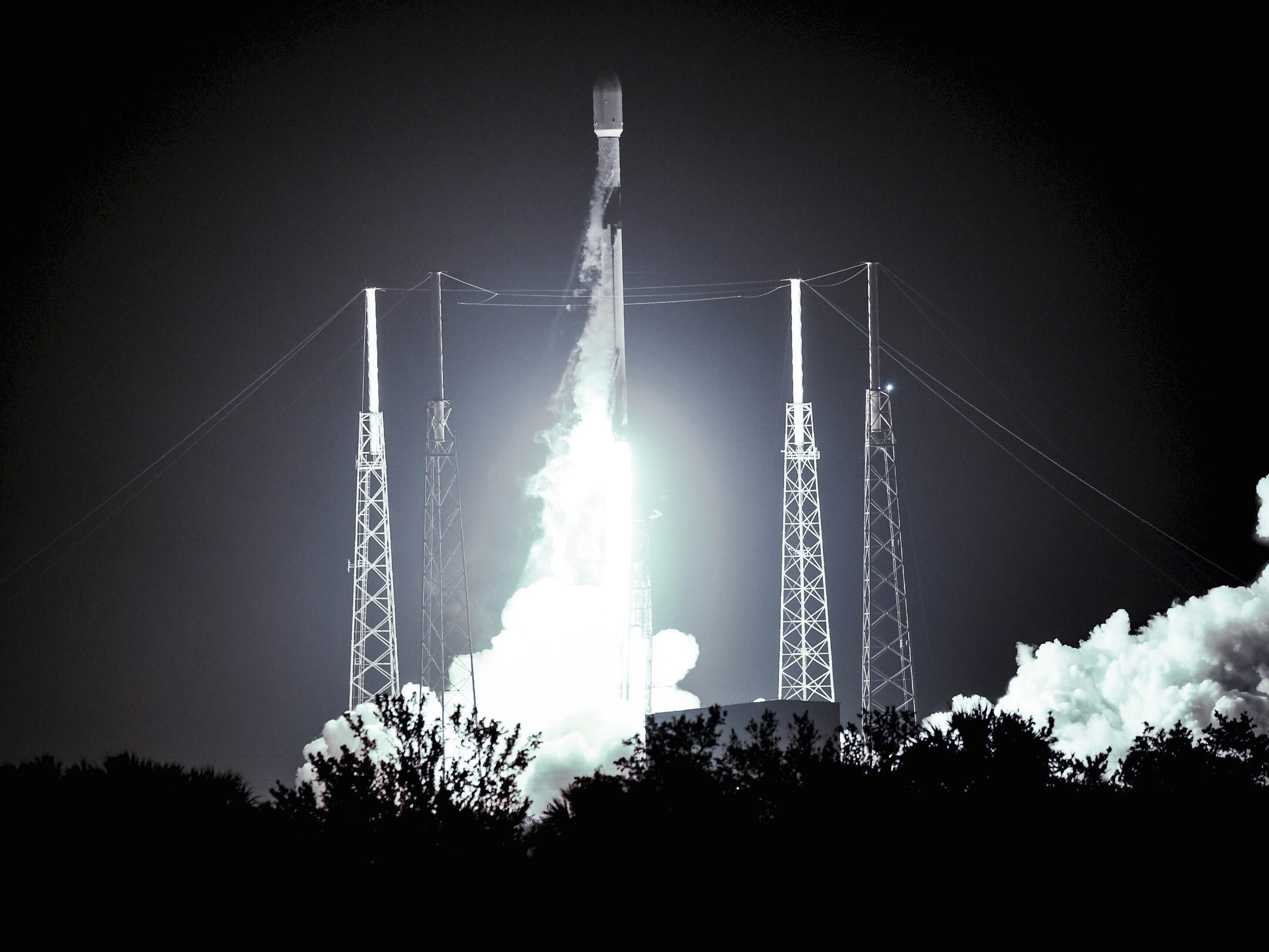 Eine Space X-Rakete beim Start.